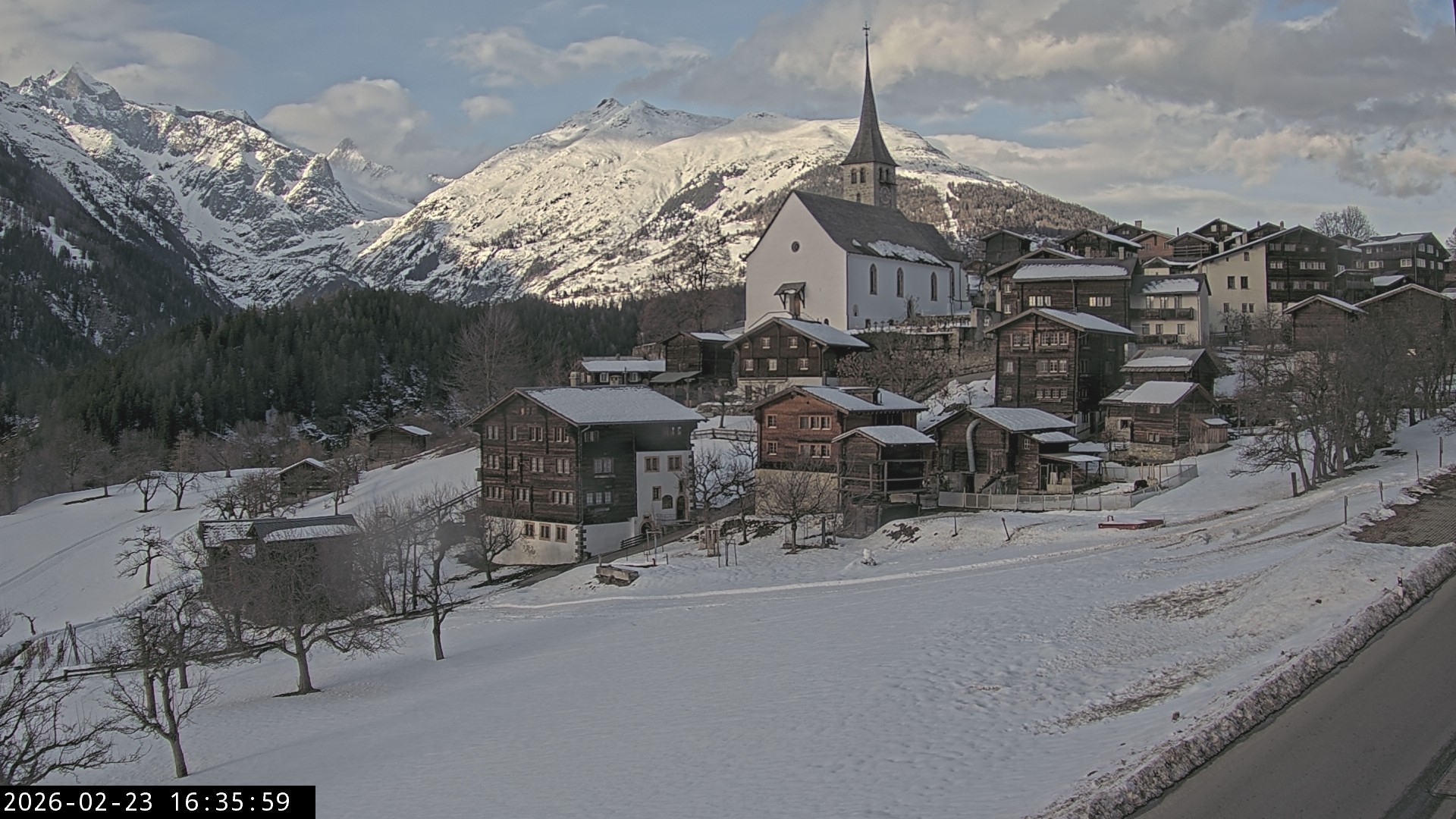 Archiv Foto Webcam Dorfansicht Ernen mit Kirche