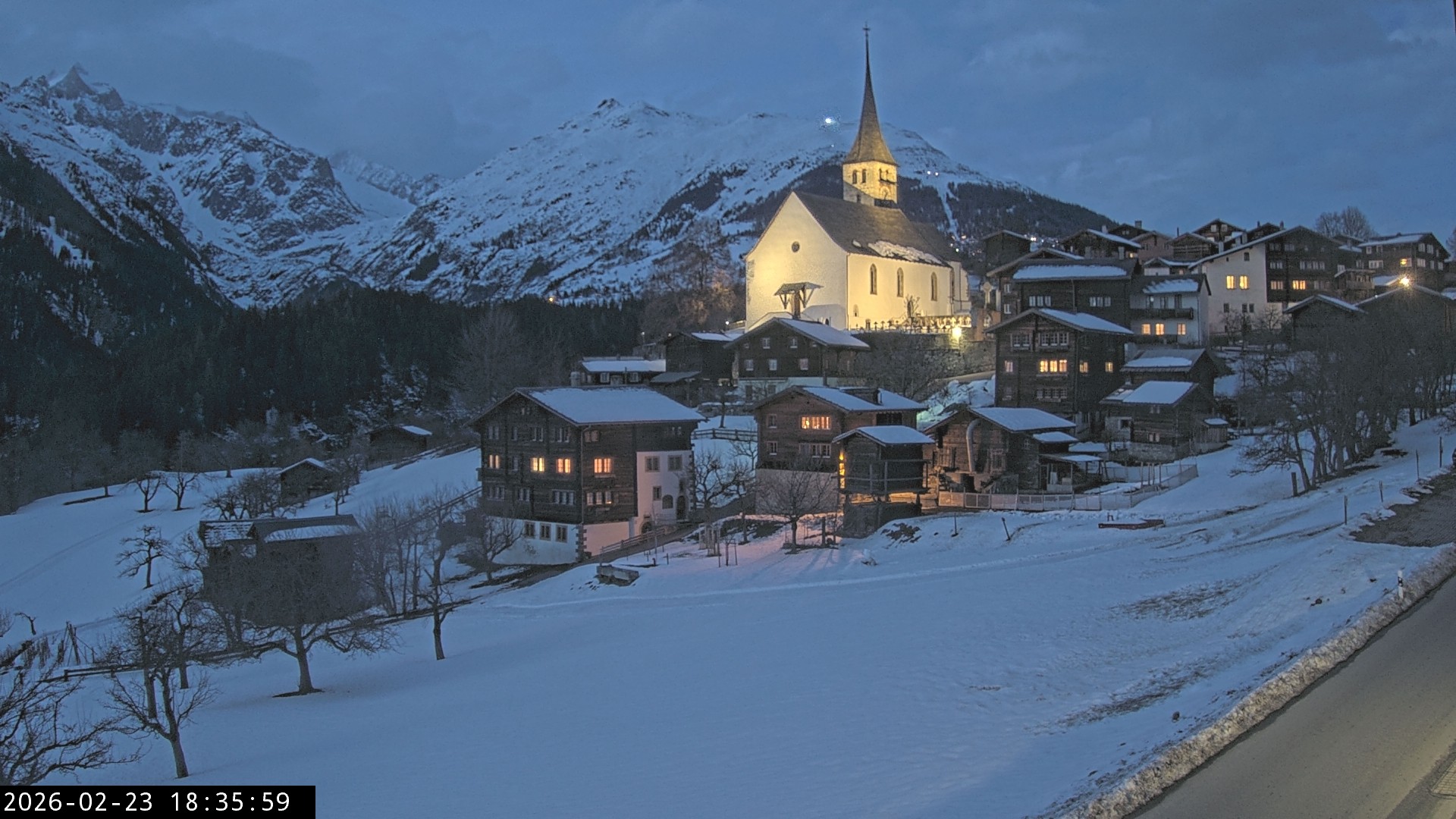 Archiv Foto Webcam Dorfansicht Ernen mit Kirche