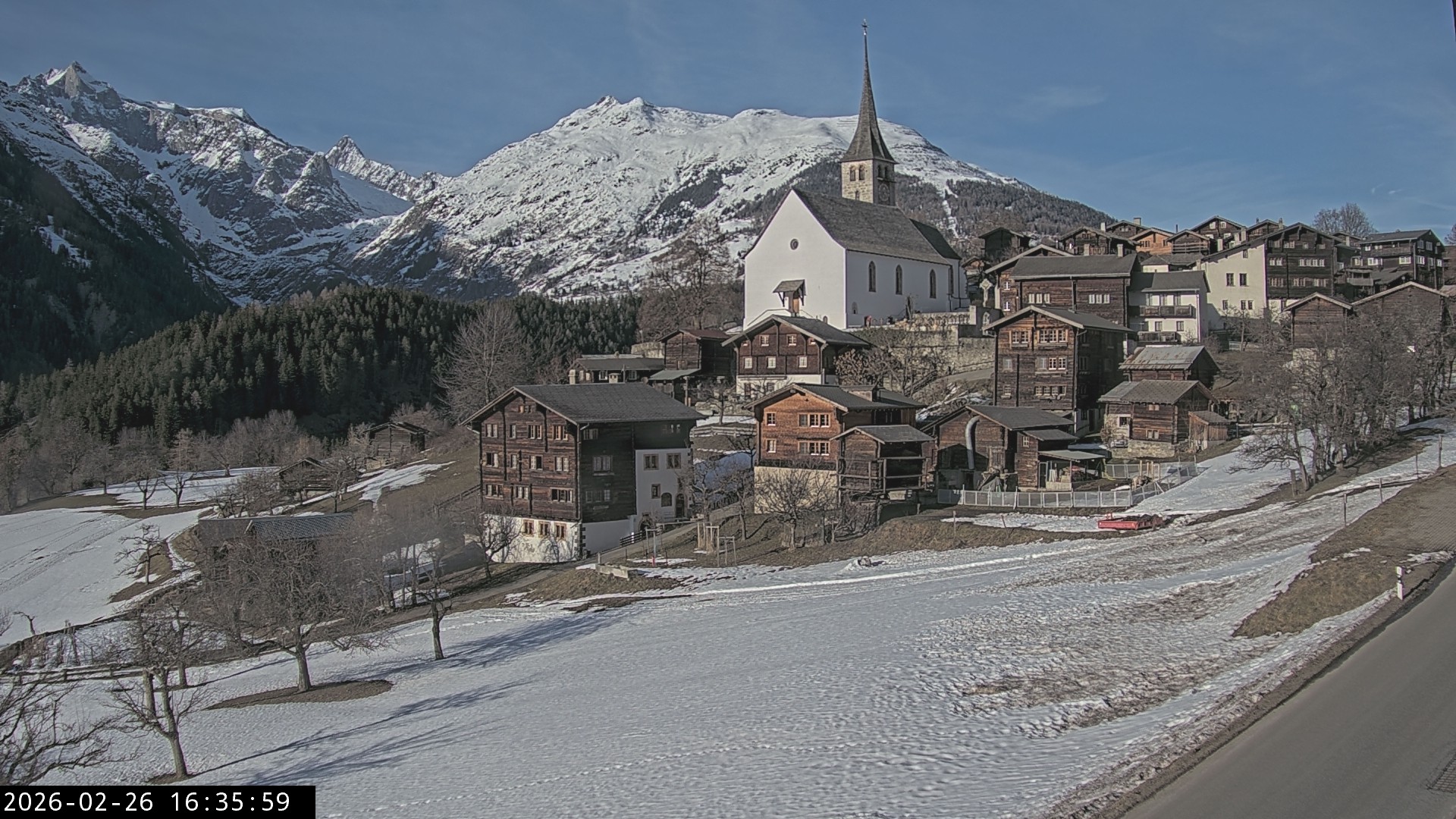 Archiv Foto Webcam Dorfansicht Ernen mit Kirche
