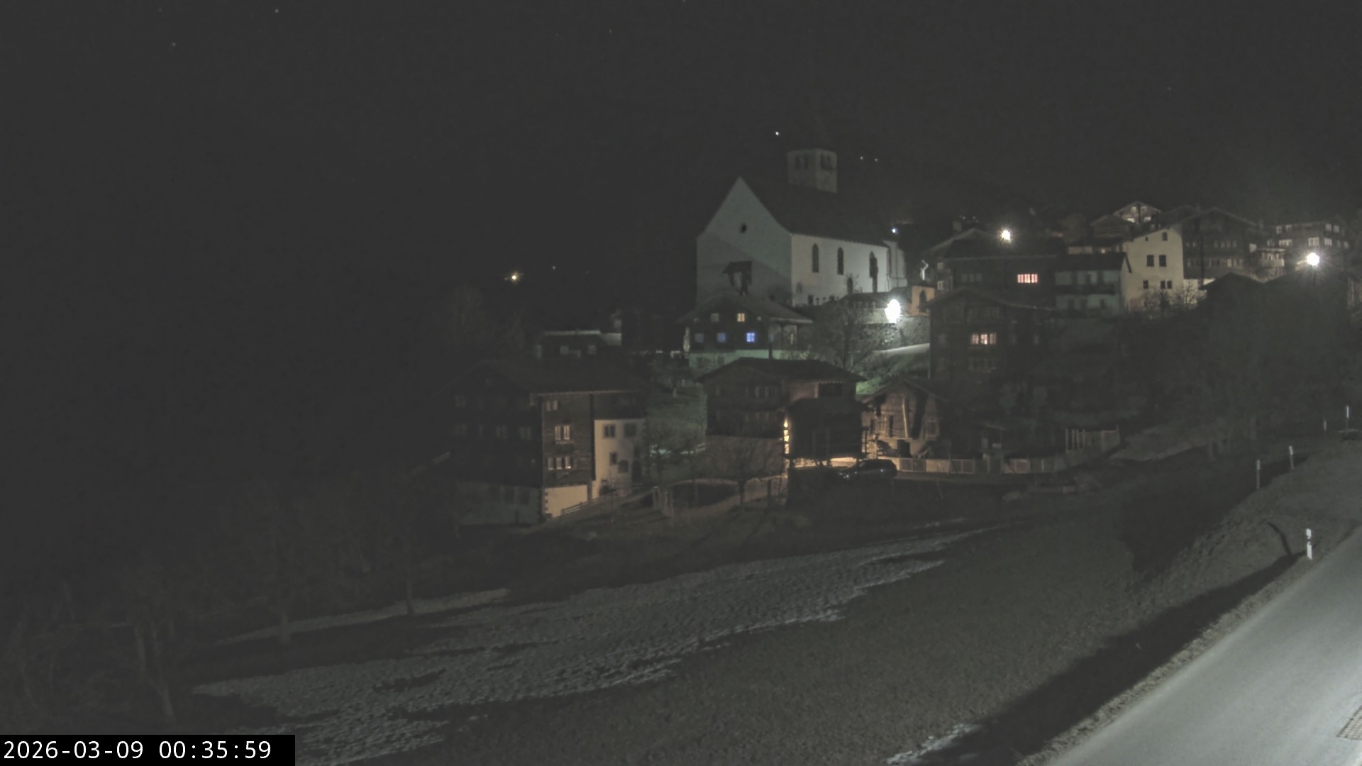 Archiv Foto Webcam Dorfansicht Ernen mit Kirche