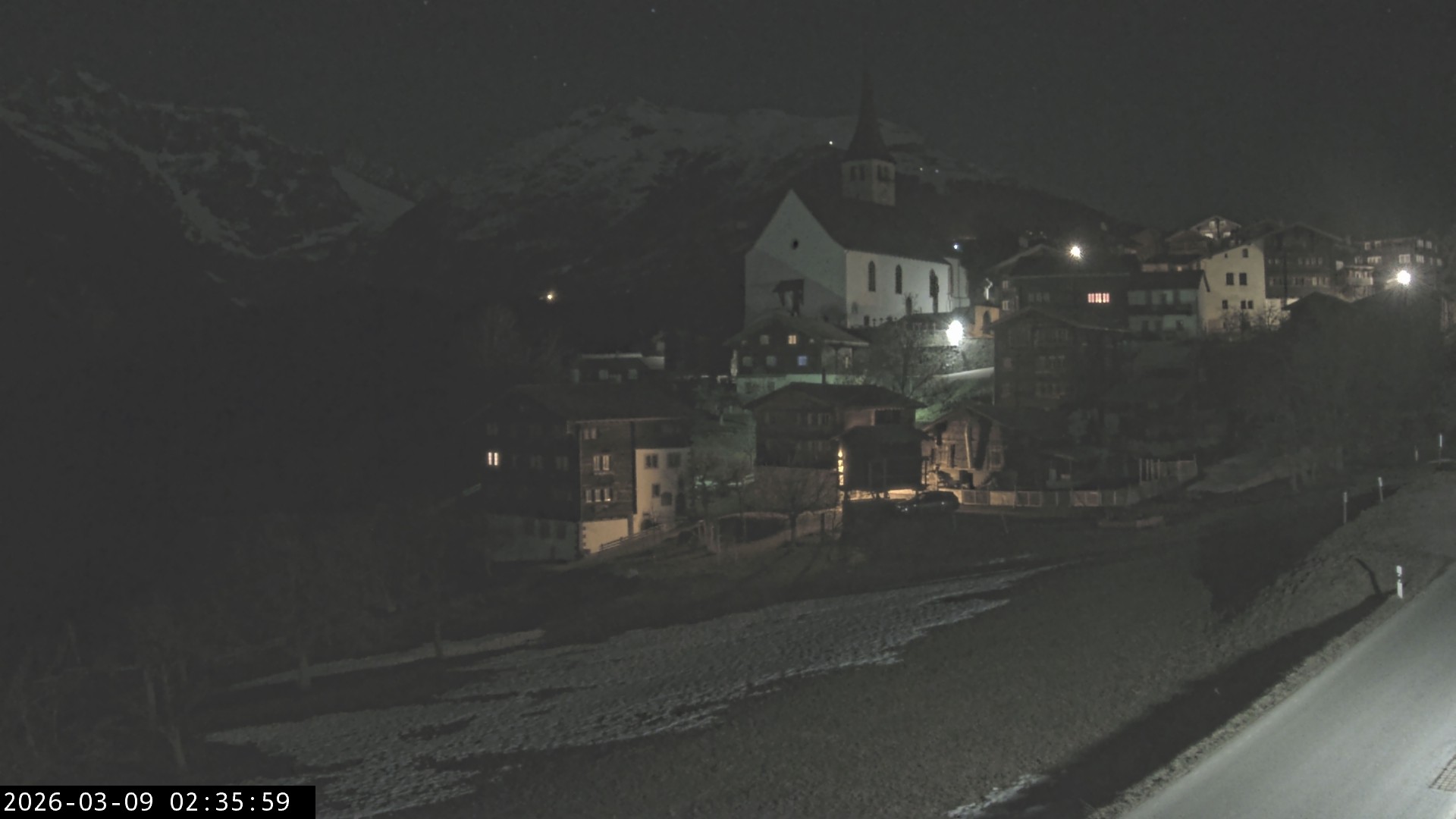 Archiv Foto Webcam Dorfansicht Ernen mit Kirche