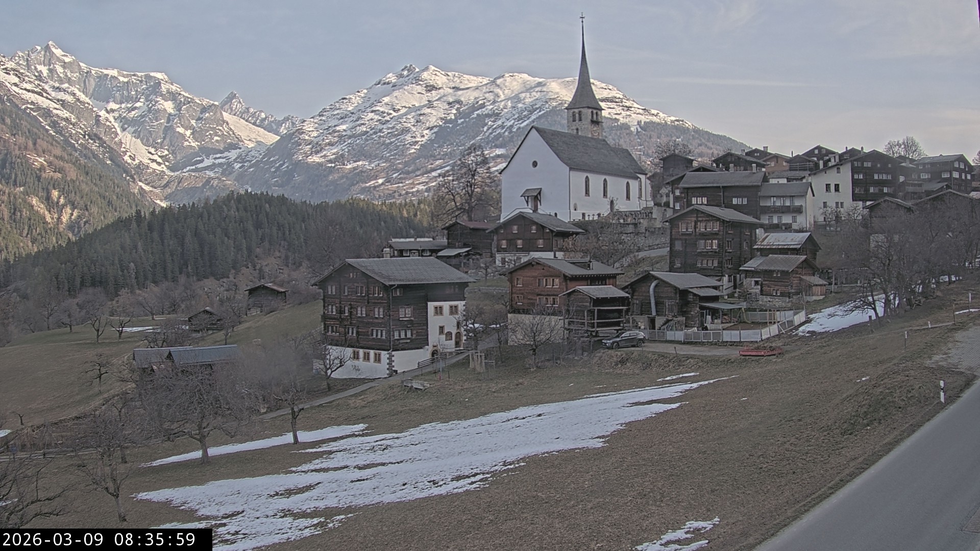 Archiv Foto Webcam Dorfansicht Ernen mit Kirche