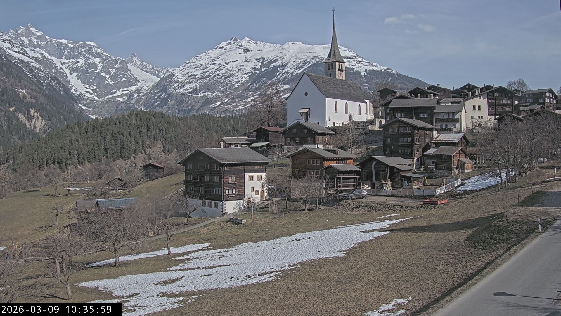 Archiv Foto Webcam Dorfansicht Ernen mit Kirche