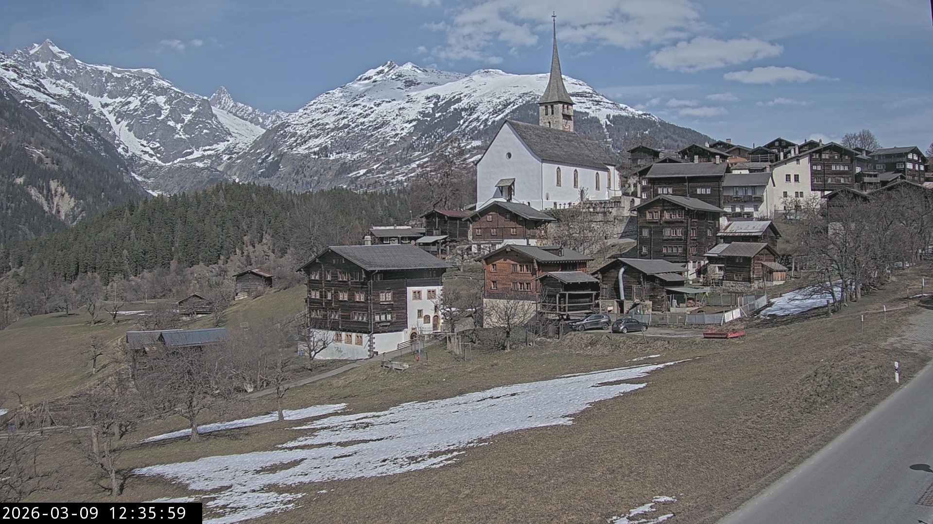 Archiv Foto Webcam Dorfansicht Ernen mit Kirche