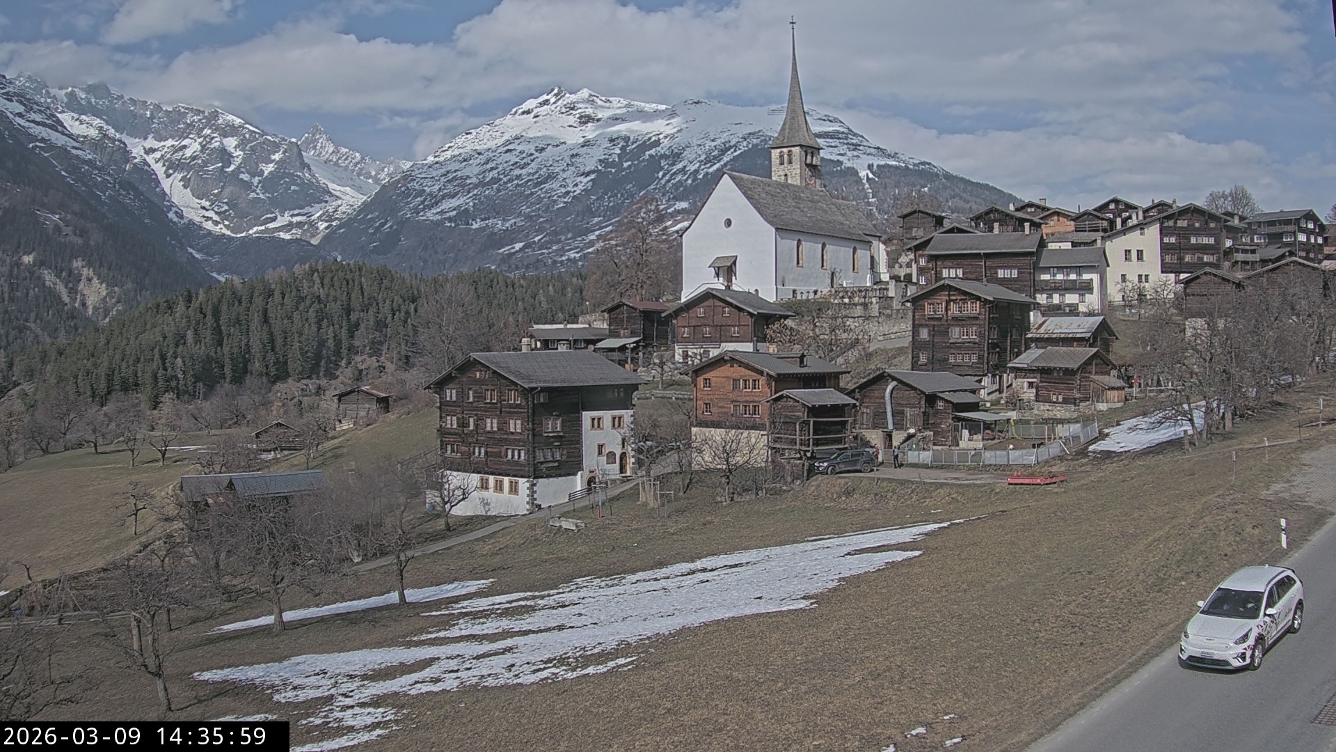 Archiv Foto Webcam Dorfansicht Ernen mit Kirche