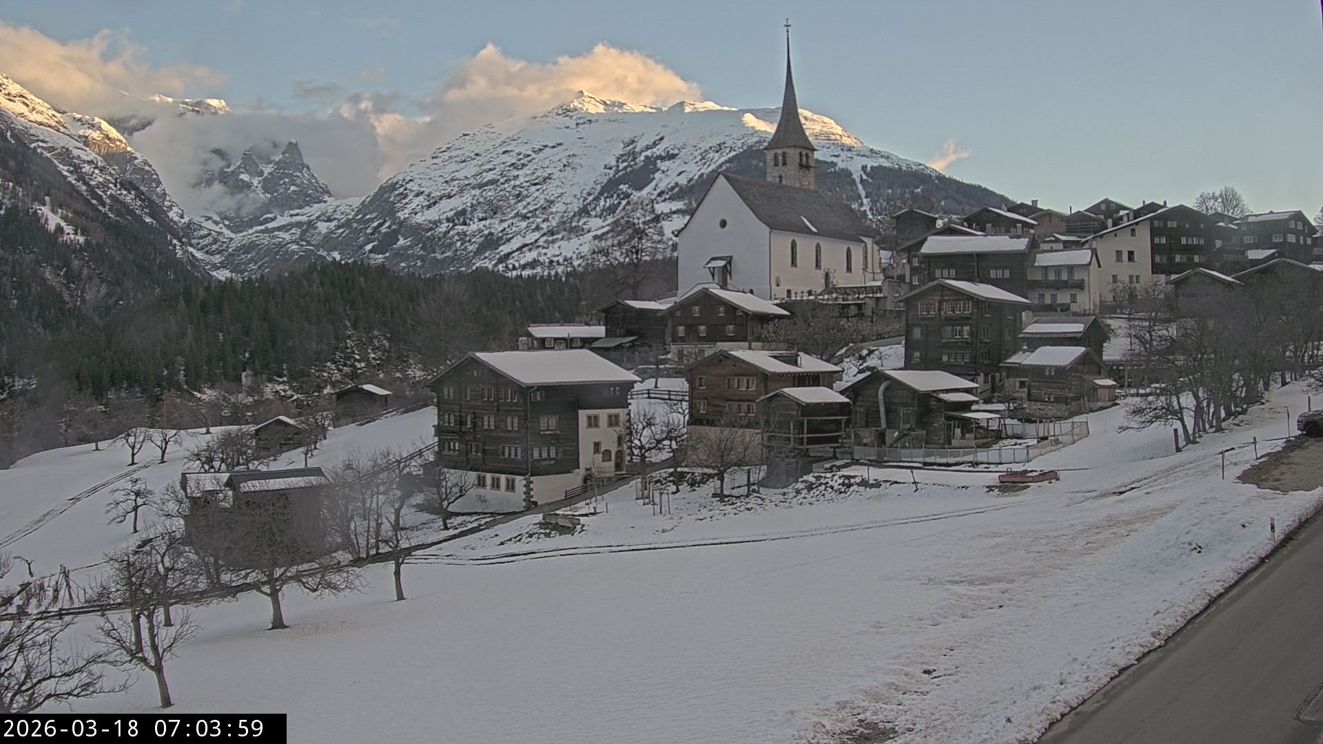 Archiv Foto Webcam Dorfansicht Ernen mit Kirche