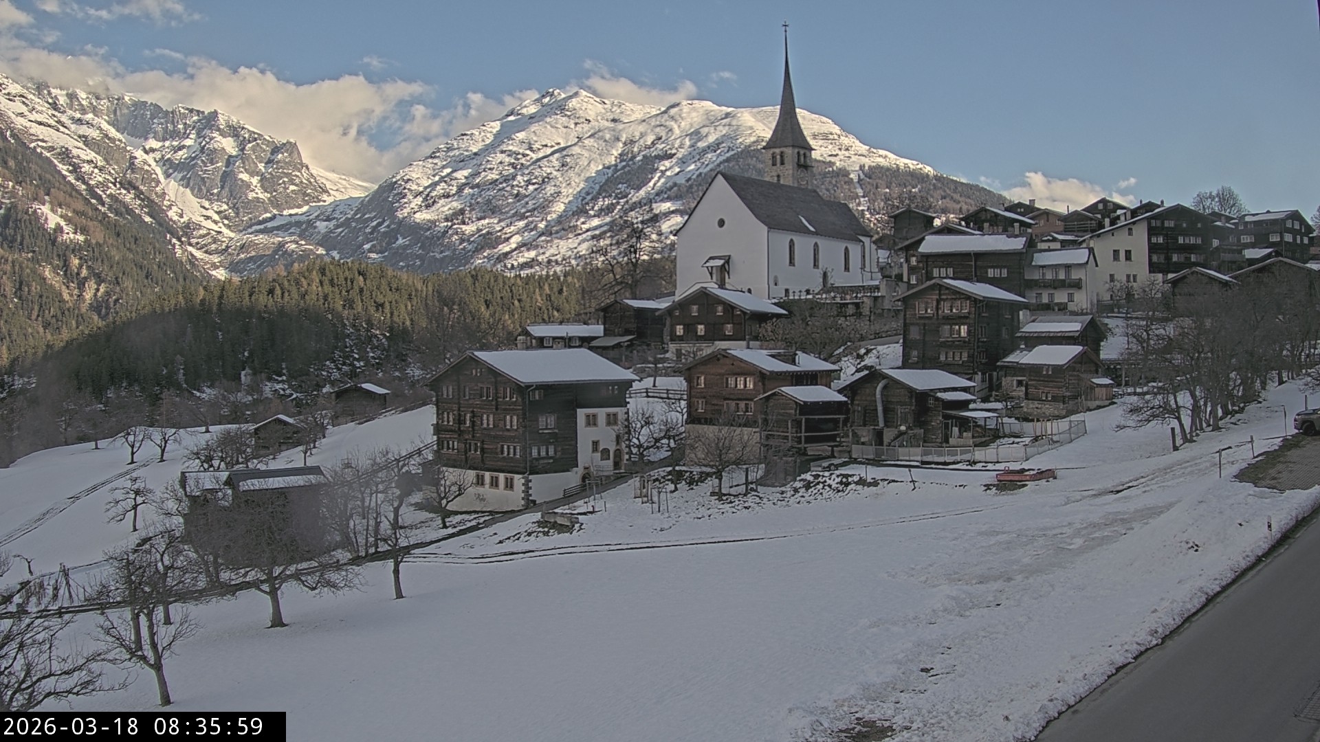 Archiv Foto Webcam Dorfansicht Ernen mit Kirche