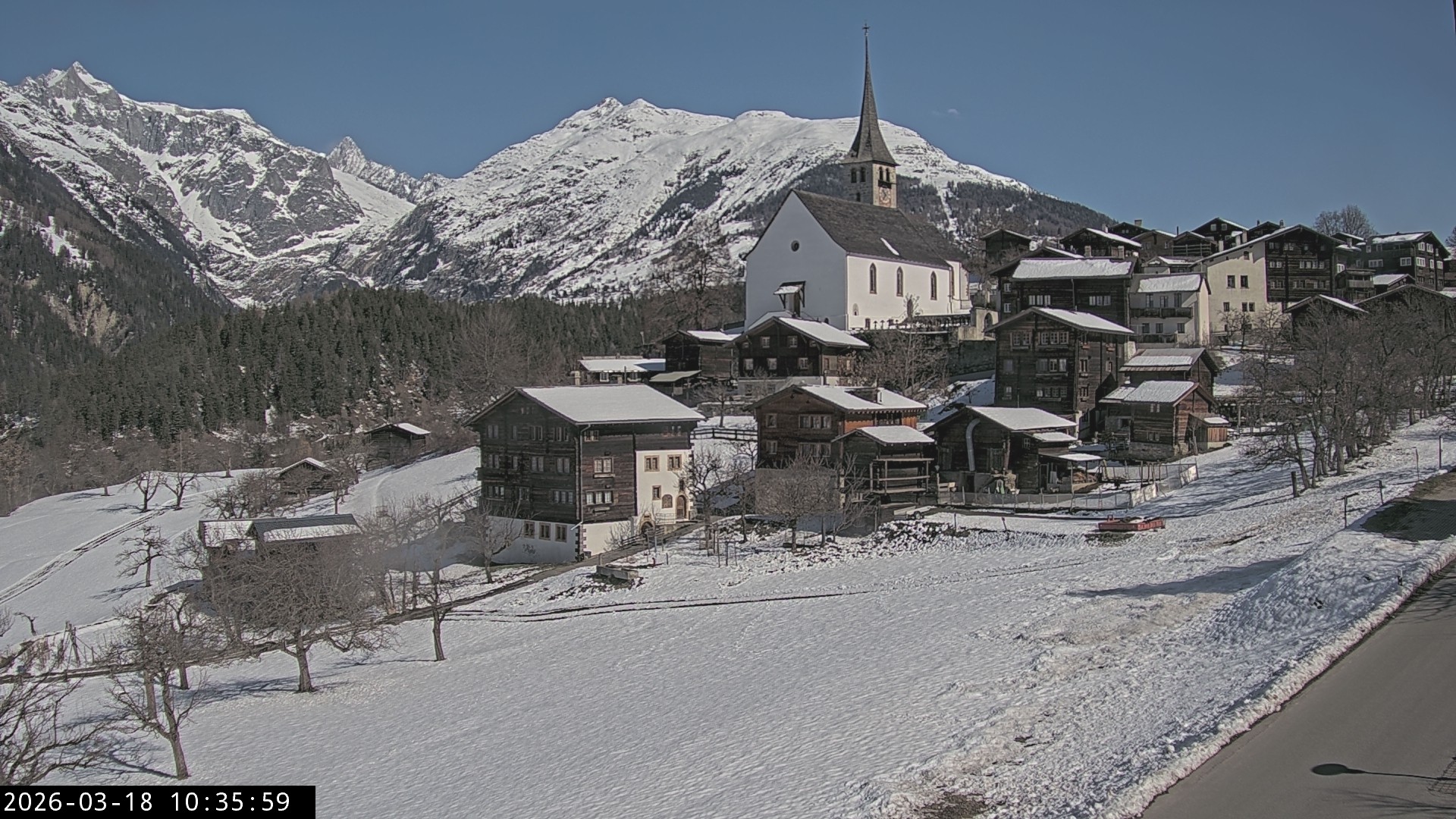 Archiv Foto Webcam Dorfansicht Ernen mit Kirche