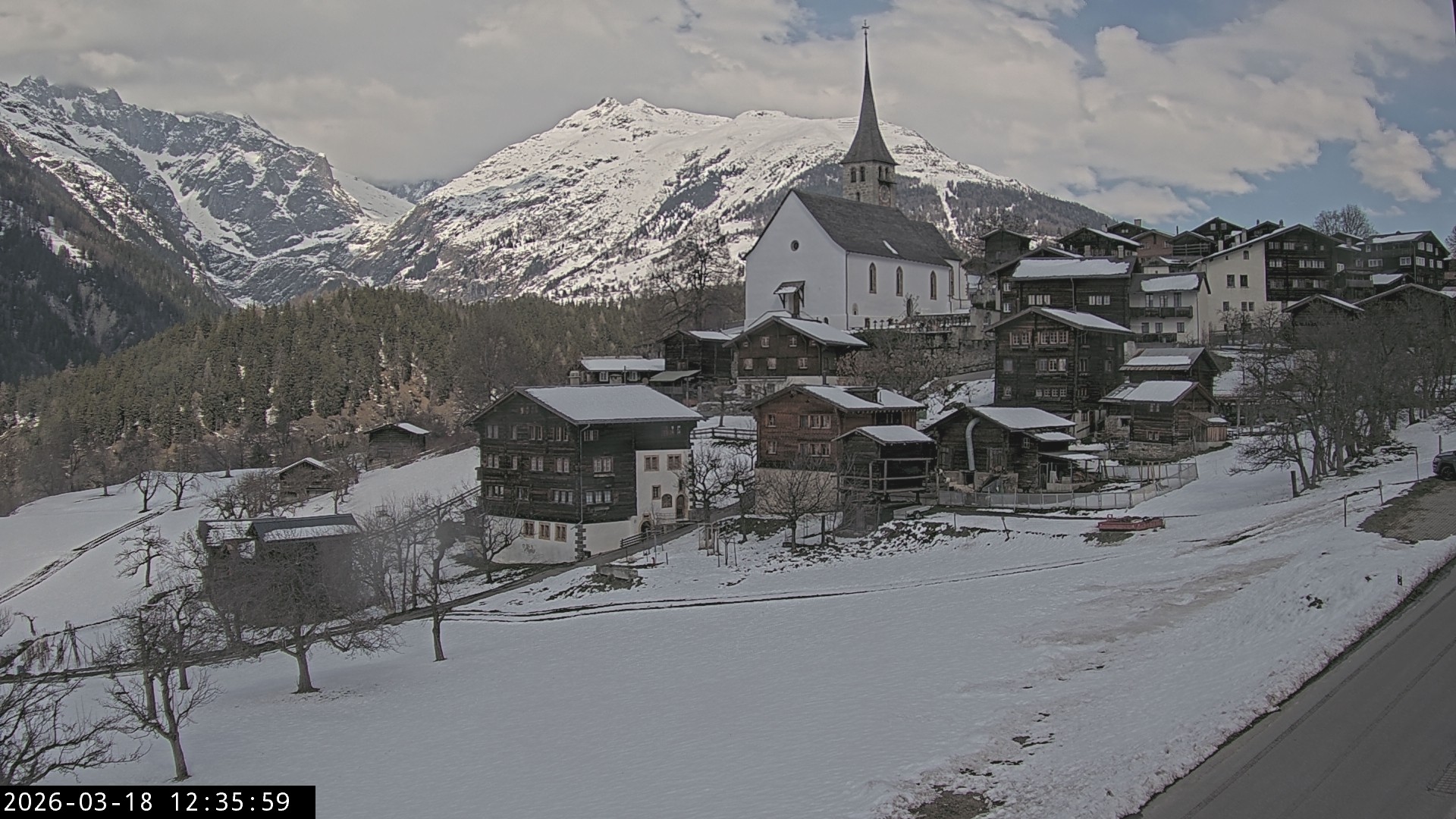 Archiv Foto Webcam Dorfansicht Ernen mit Kirche