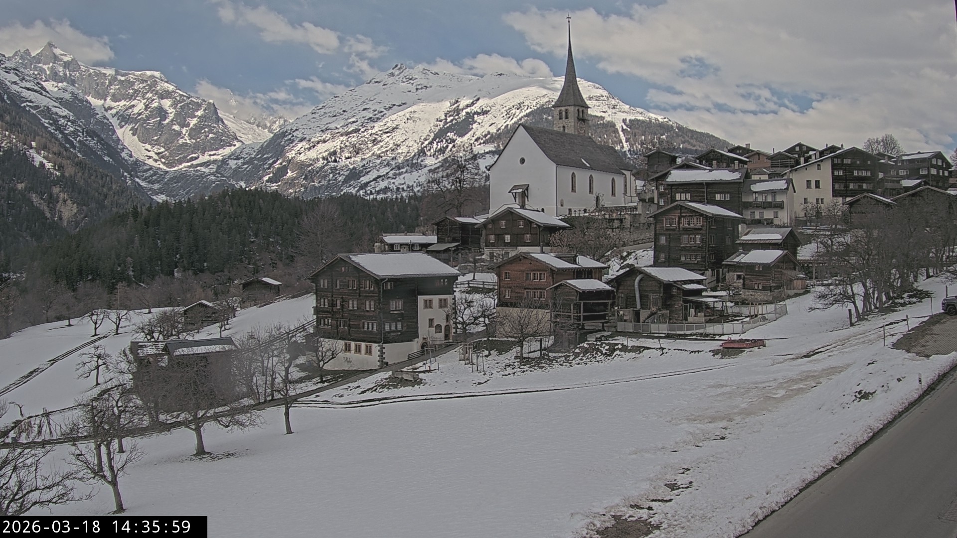 Archiv Foto Webcam Dorfansicht Ernen mit Kirche