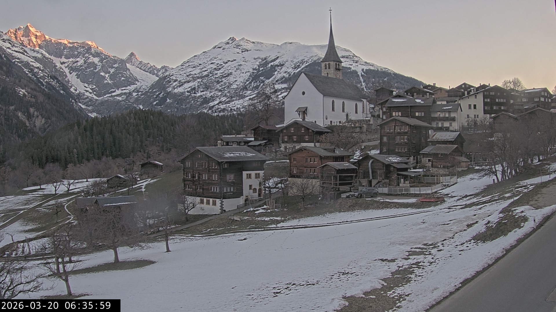 Archived image Webcam Ernen - Church
