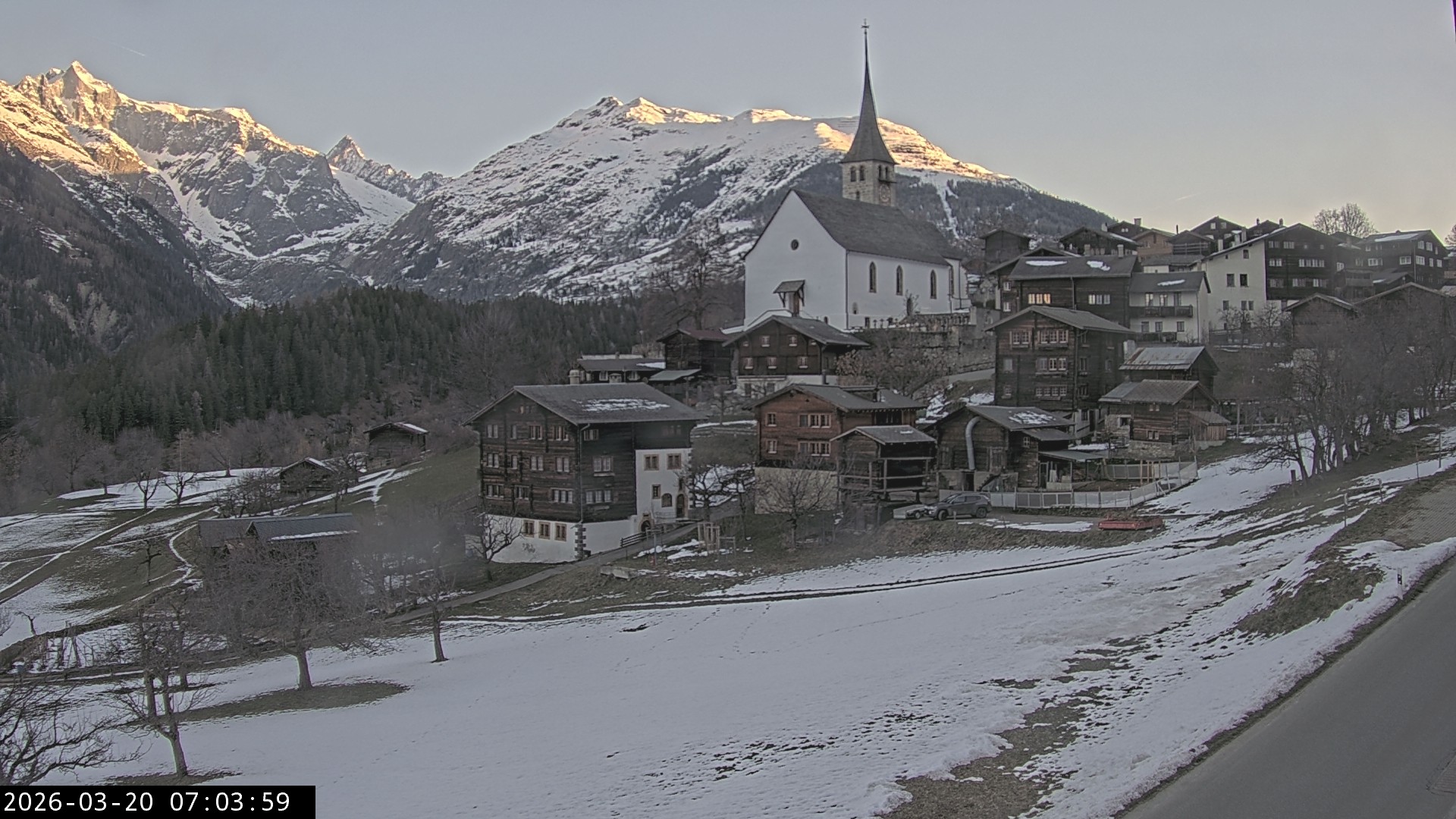 Archived image Webcam Ernen - Church