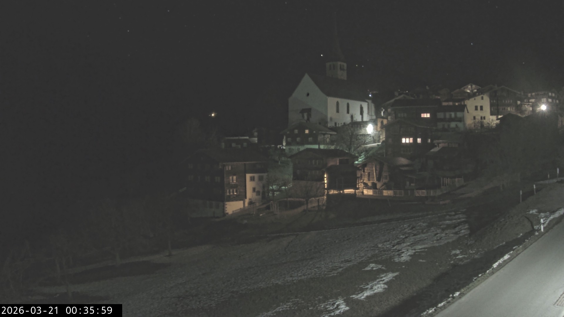 Archiv Foto Webcam Dorfansicht Ernen mit Kirche