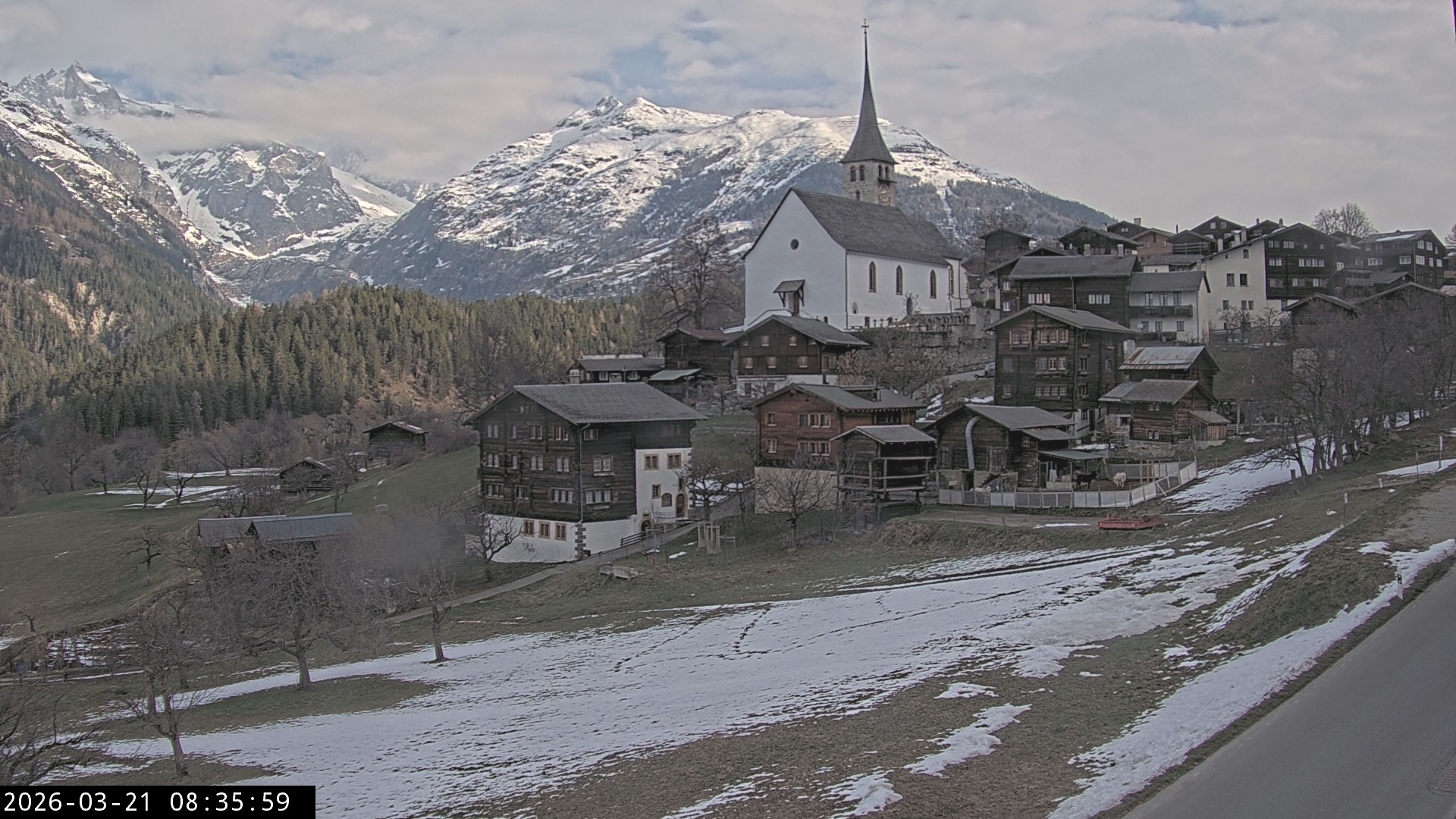 Archiv Foto Webcam Dorfansicht Ernen mit Kirche