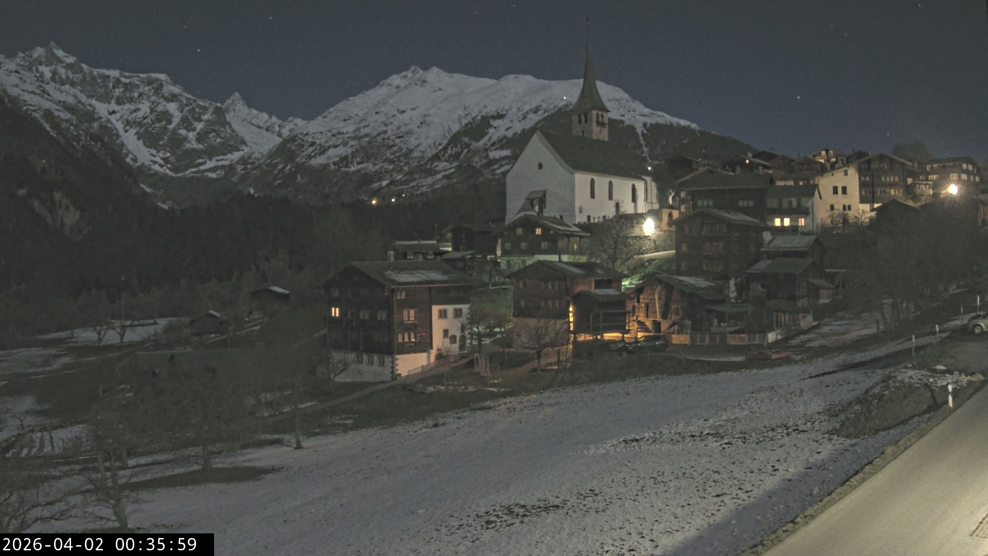 Archiv Foto Webcam Dorfansicht Ernen mit Kirche