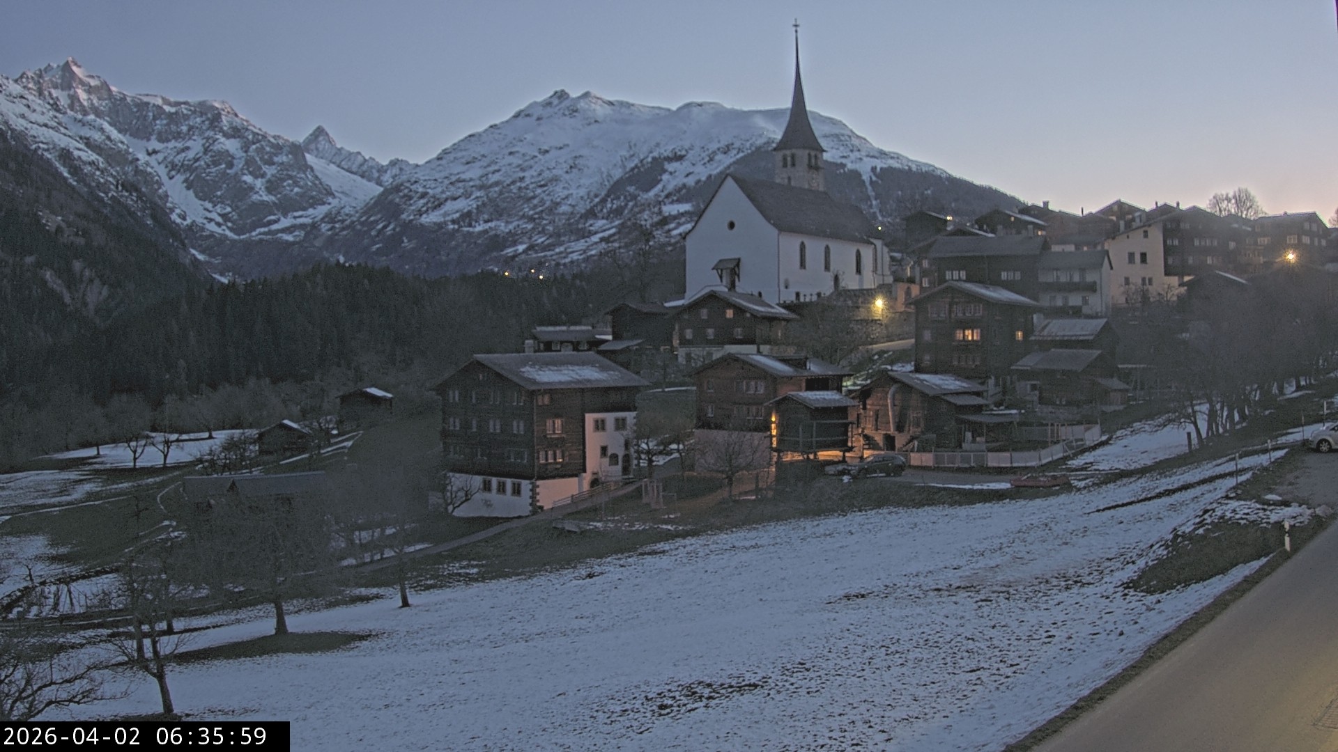 Archiv Foto Webcam Dorfansicht Ernen mit Kirche