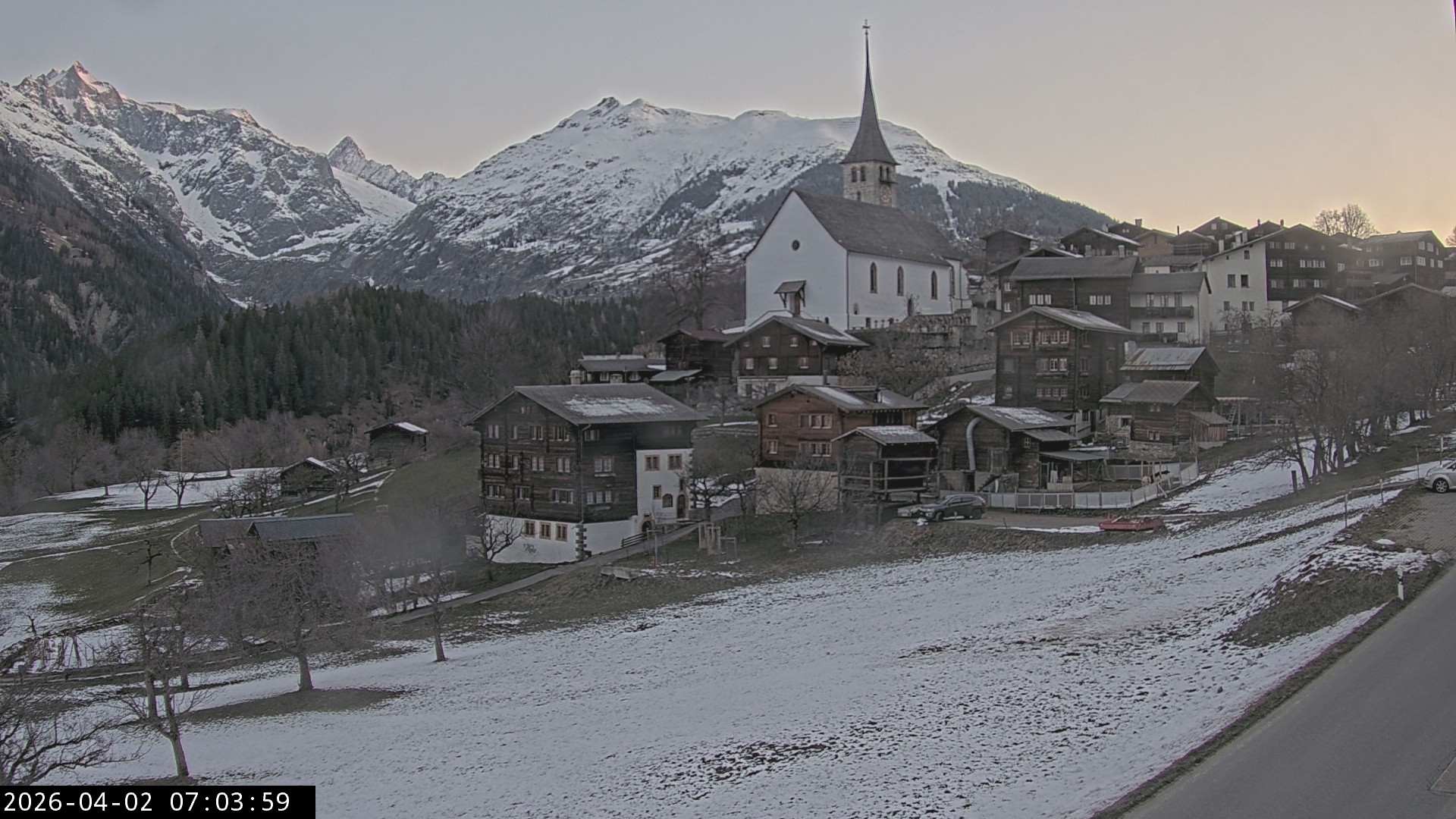 Archiv Foto Webcam Dorfansicht Ernen mit Kirche