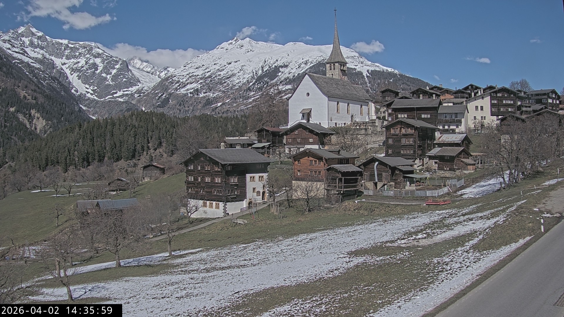 Archiv Foto Webcam Dorfansicht Ernen mit Kirche