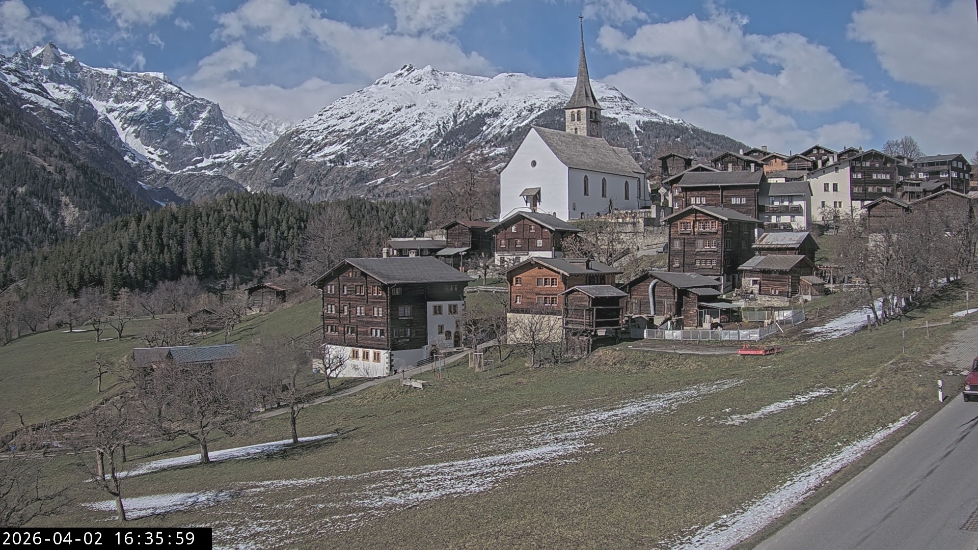 Archiv Foto Webcam Dorfansicht Ernen mit Kirche