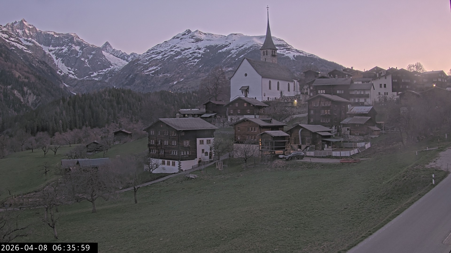Archived image Webcam Ernen - Church