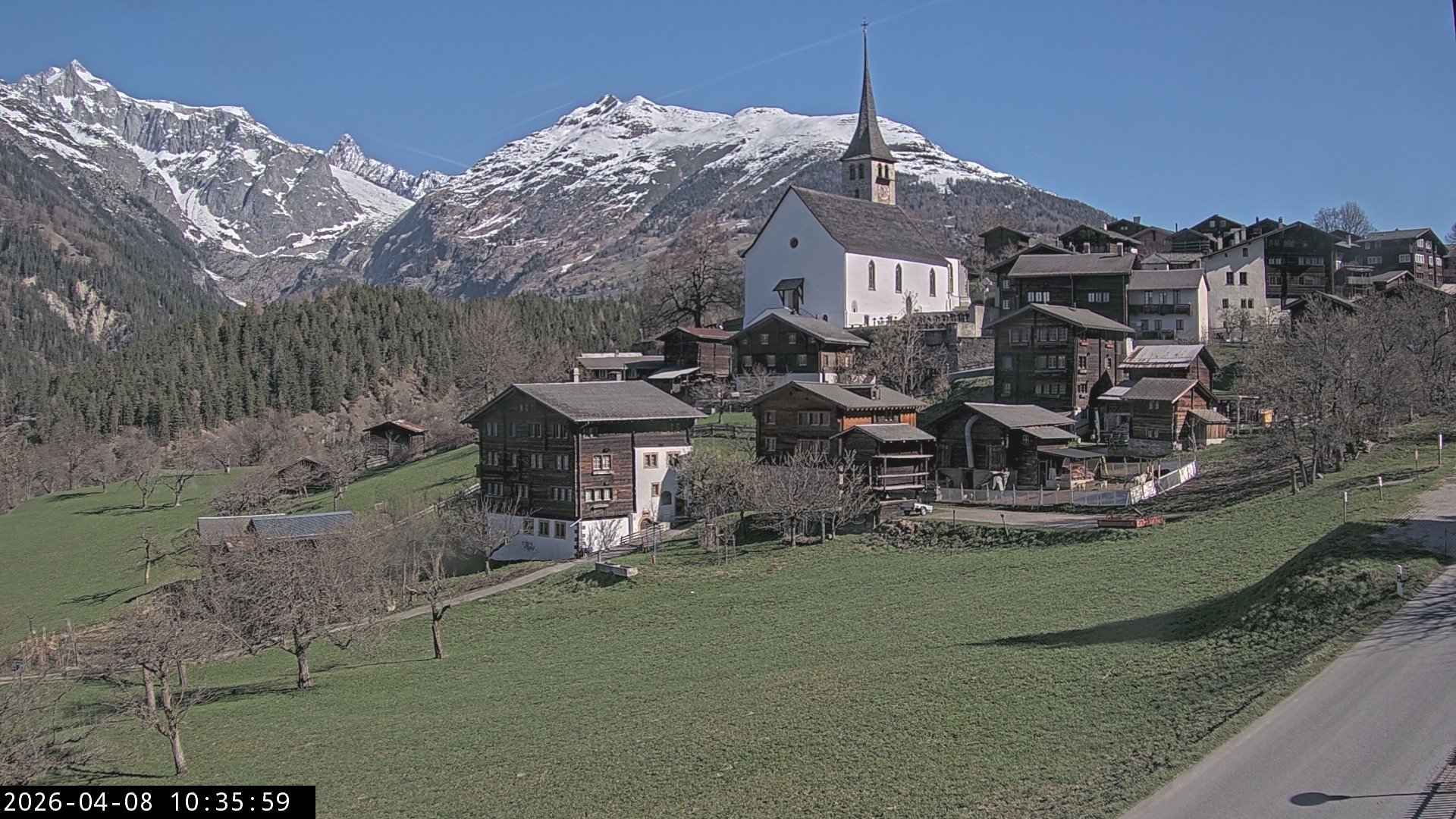Archived image Webcam Ernen - Church