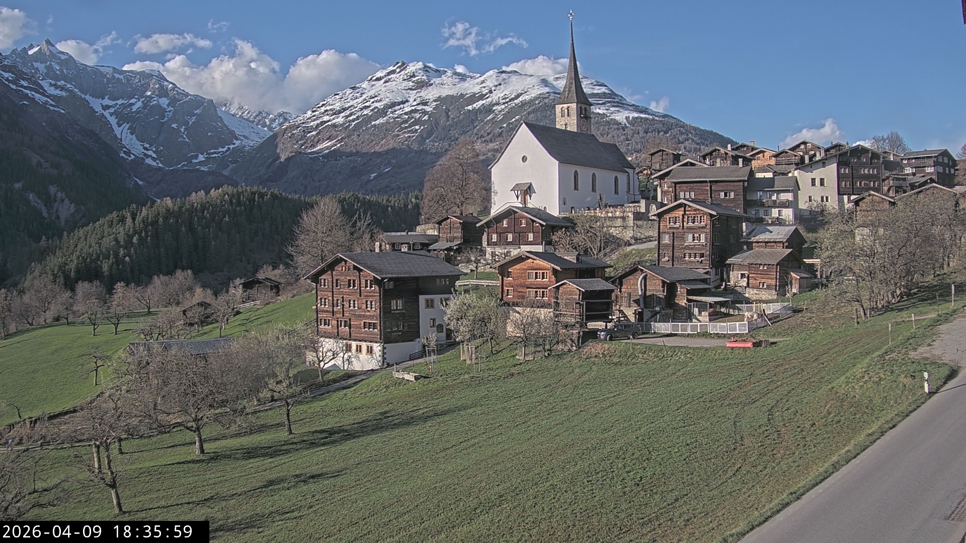 Archived image Webcam Ernen - Church
