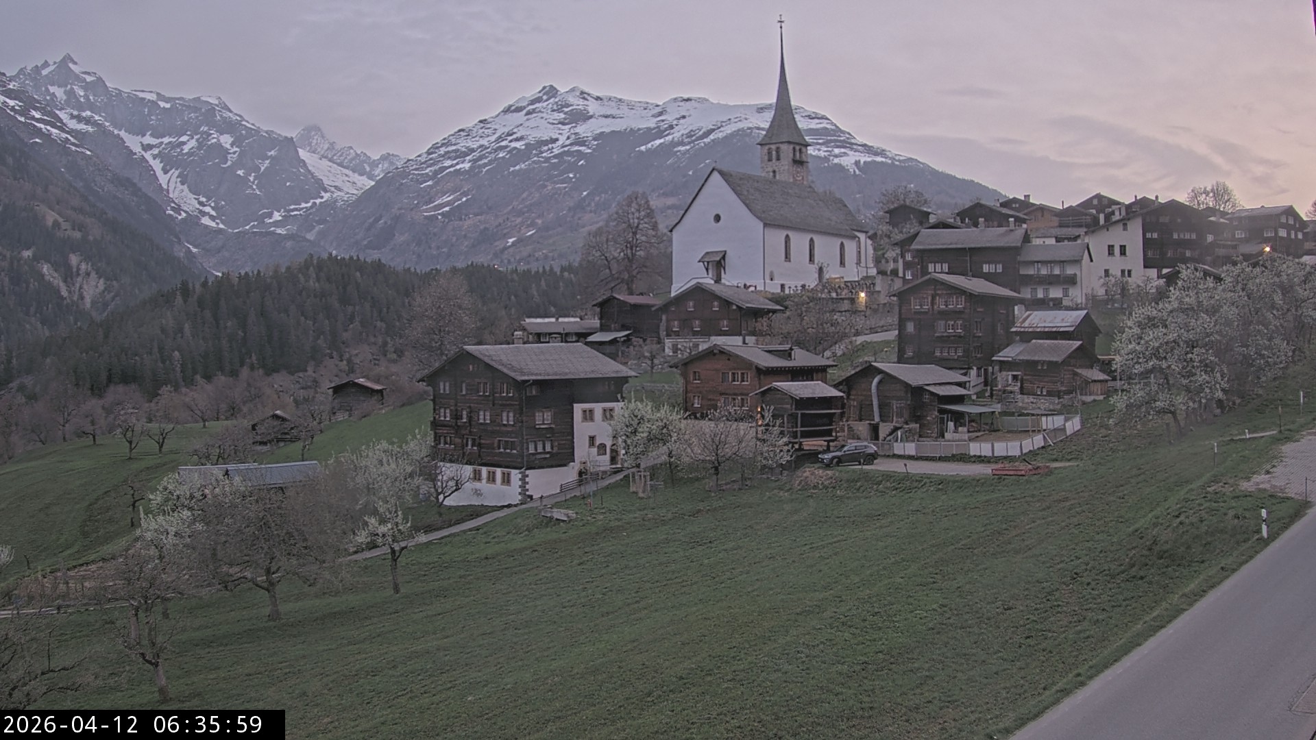 Archived image Webcam Ernen - Church