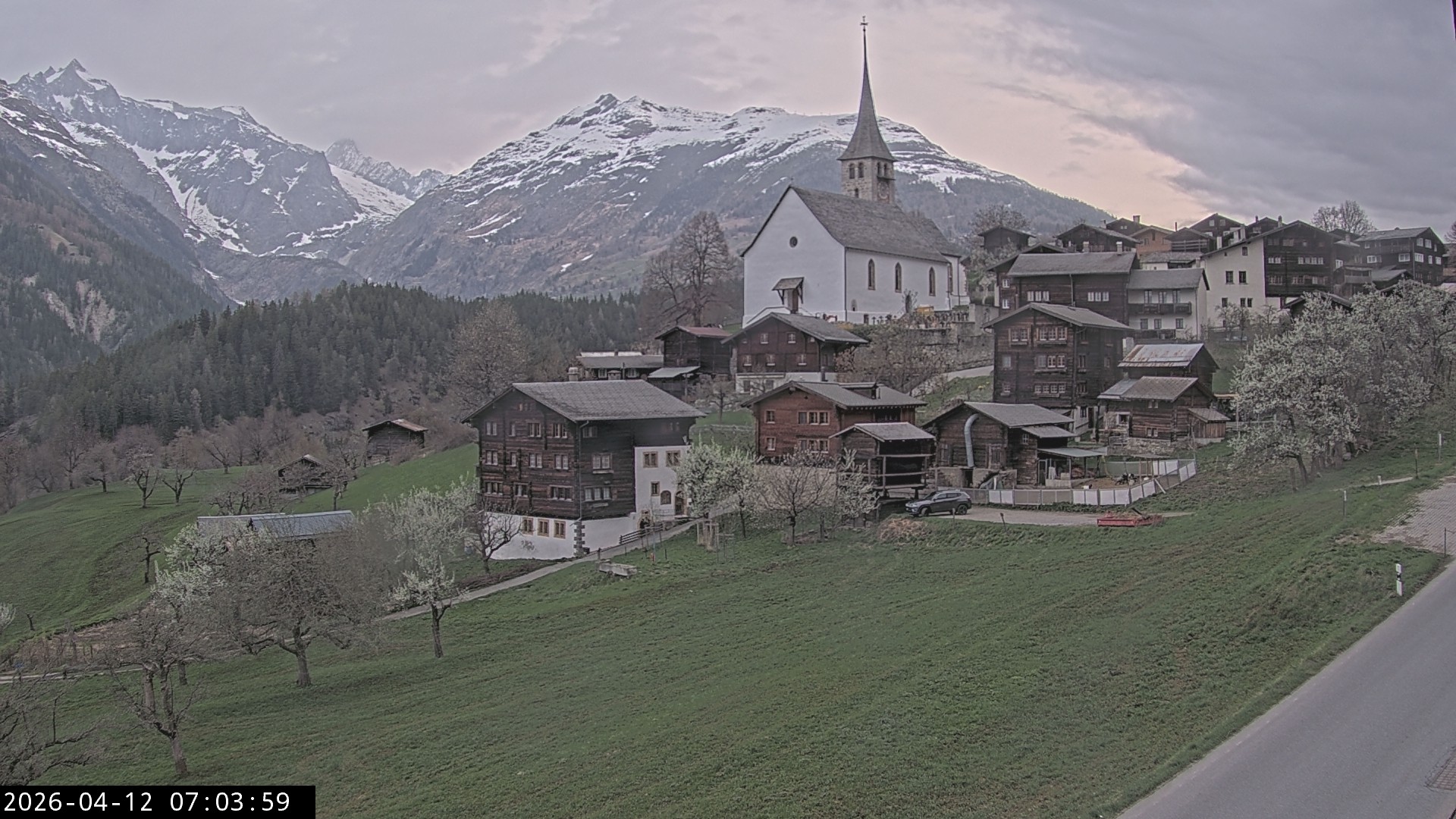 Archived image Webcam Ernen - Church