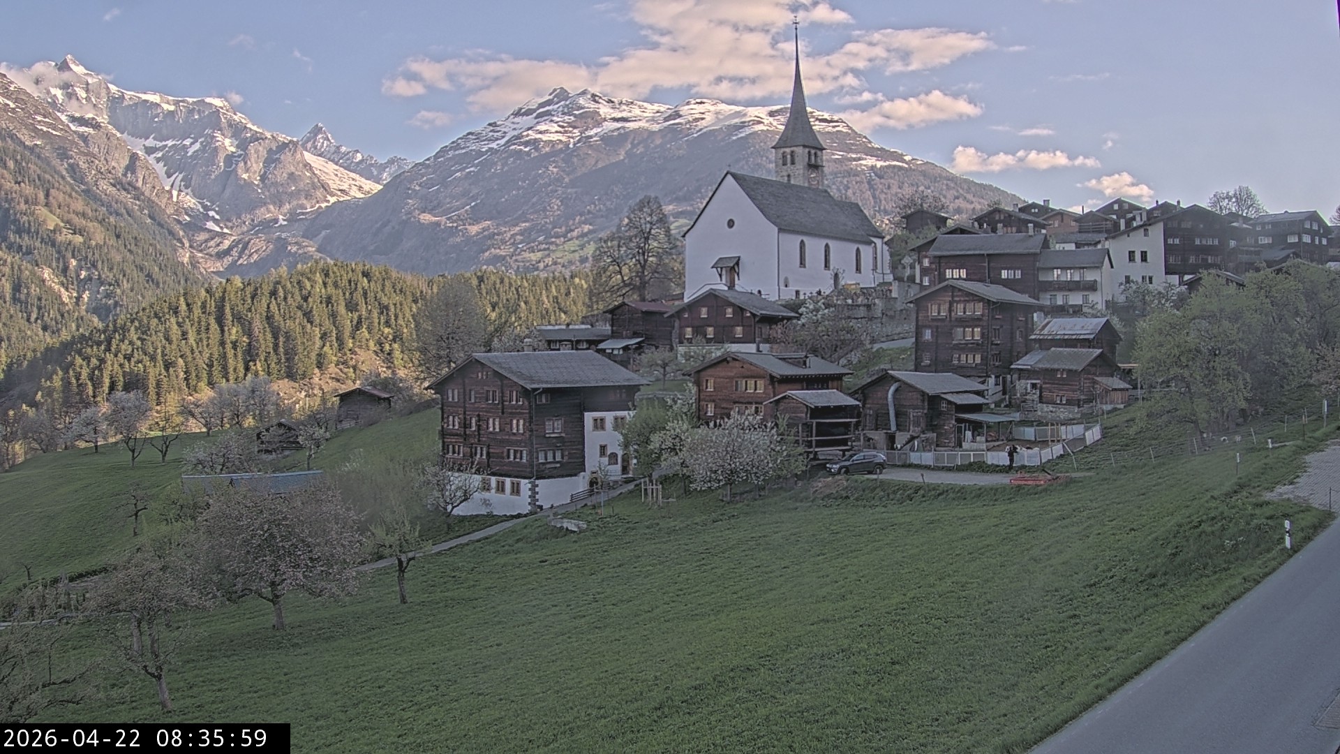 Archiv Foto Webcam Dorfansicht Ernen mit Kirche