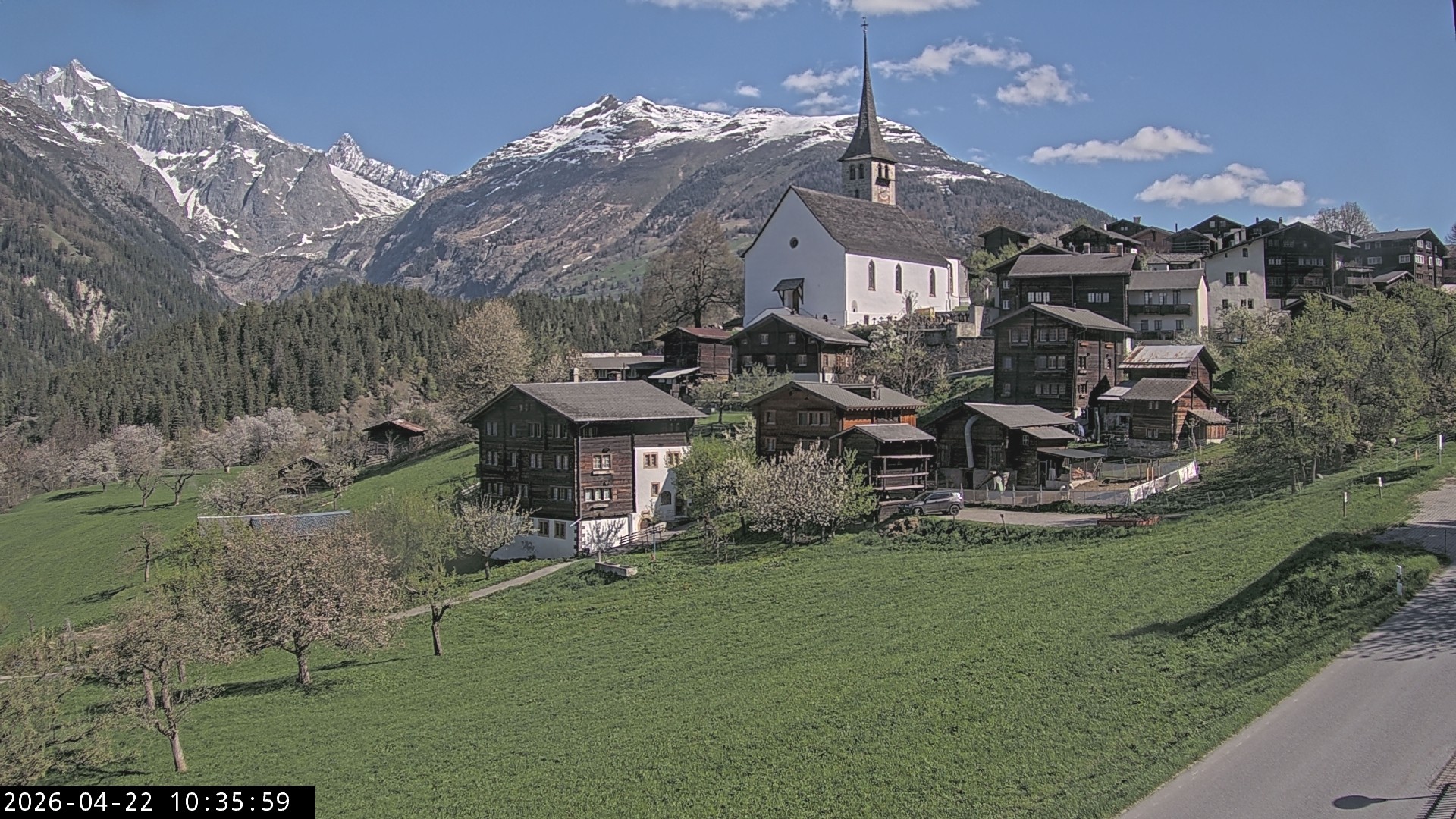 Archiv Foto Webcam Dorfansicht Ernen mit Kirche