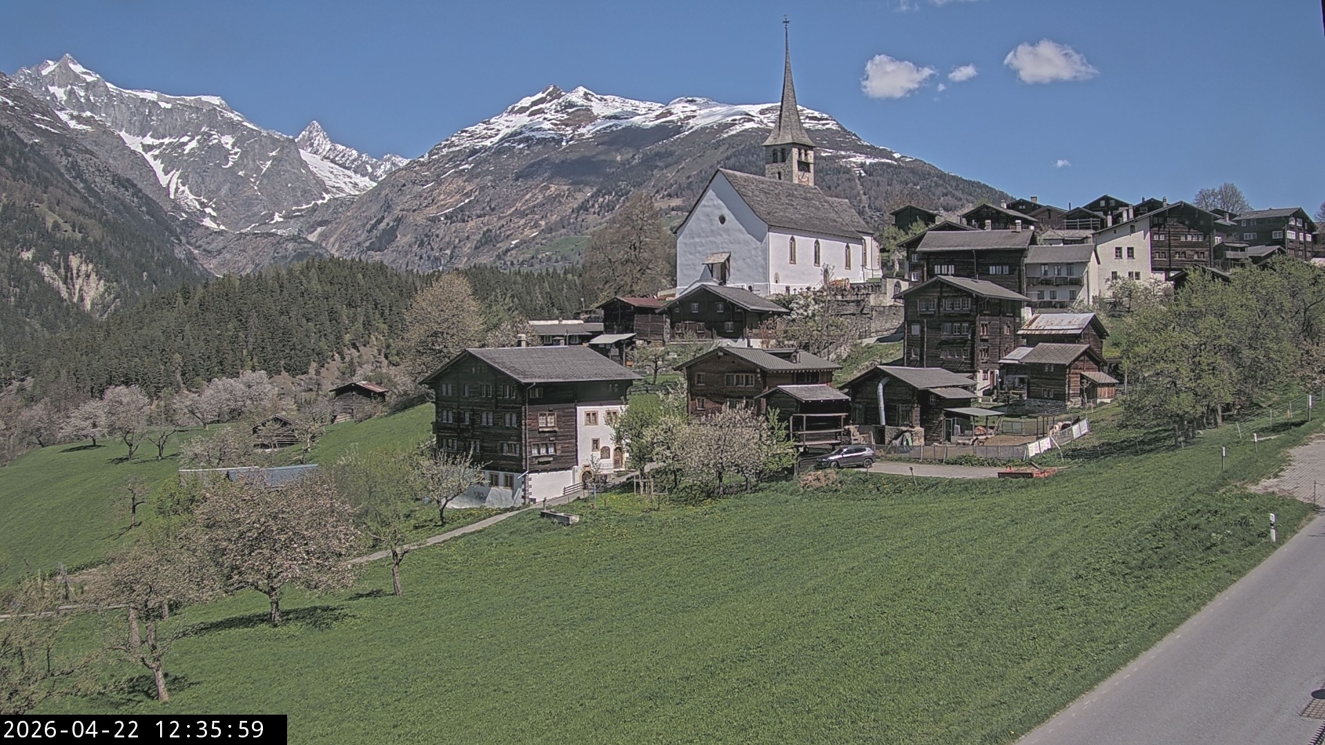 Archiv Foto Webcam Dorfansicht Ernen mit Kirche