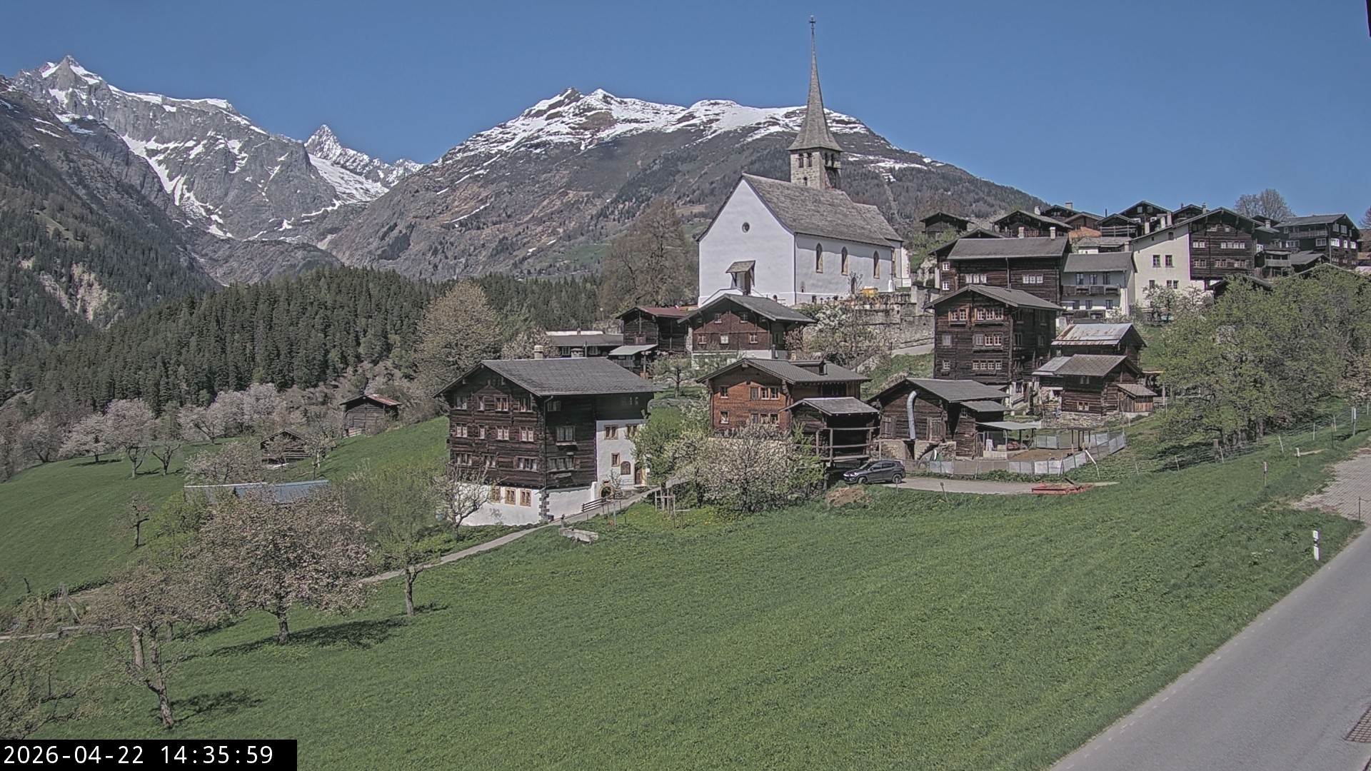 Archiv Foto Webcam Dorfansicht Ernen mit Kirche