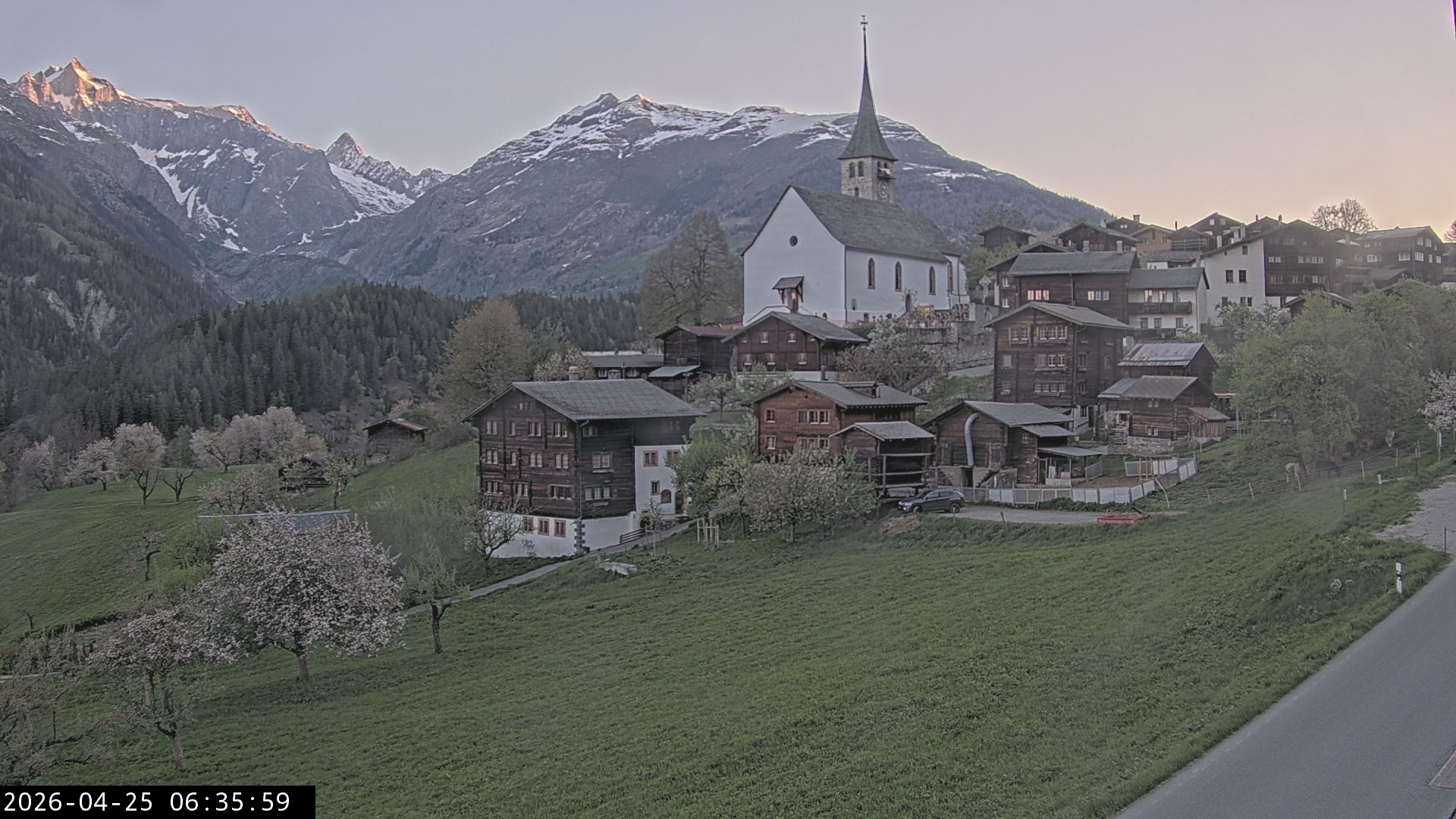 Archived image Webcam Ernen - Church