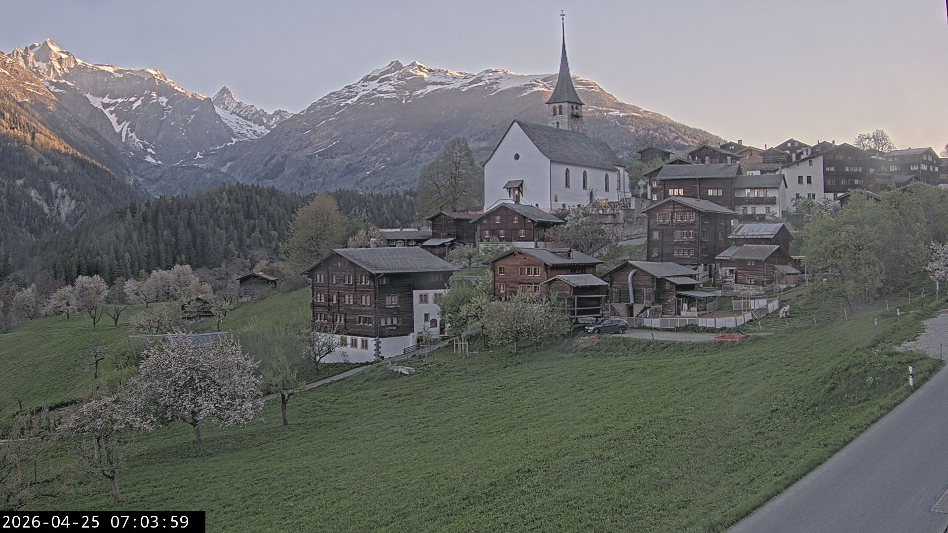 Archived image Webcam Ernen - Church