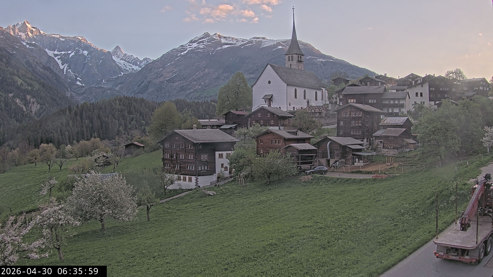 Archived image Webcam Ernen - Church