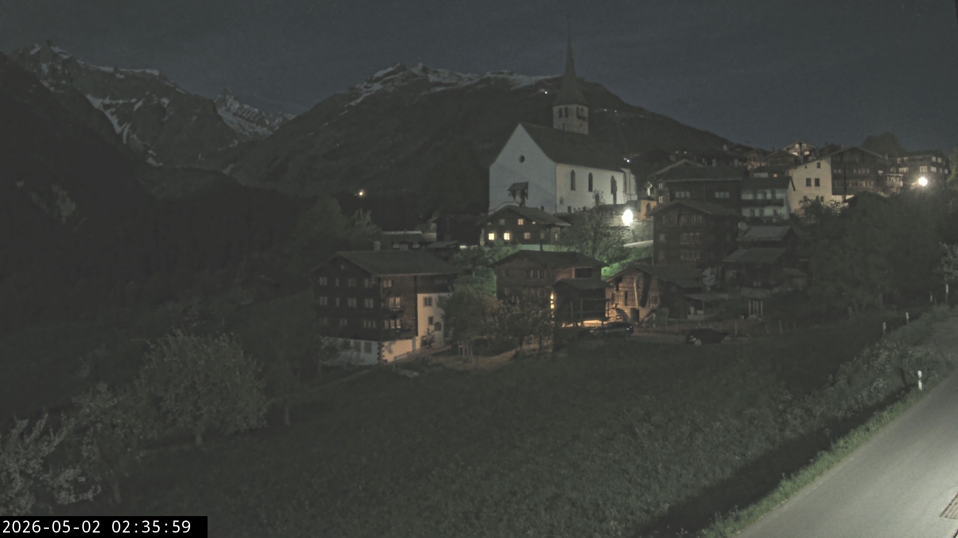 Archiv Foto Webcam Dorfansicht Ernen mit Kirche
