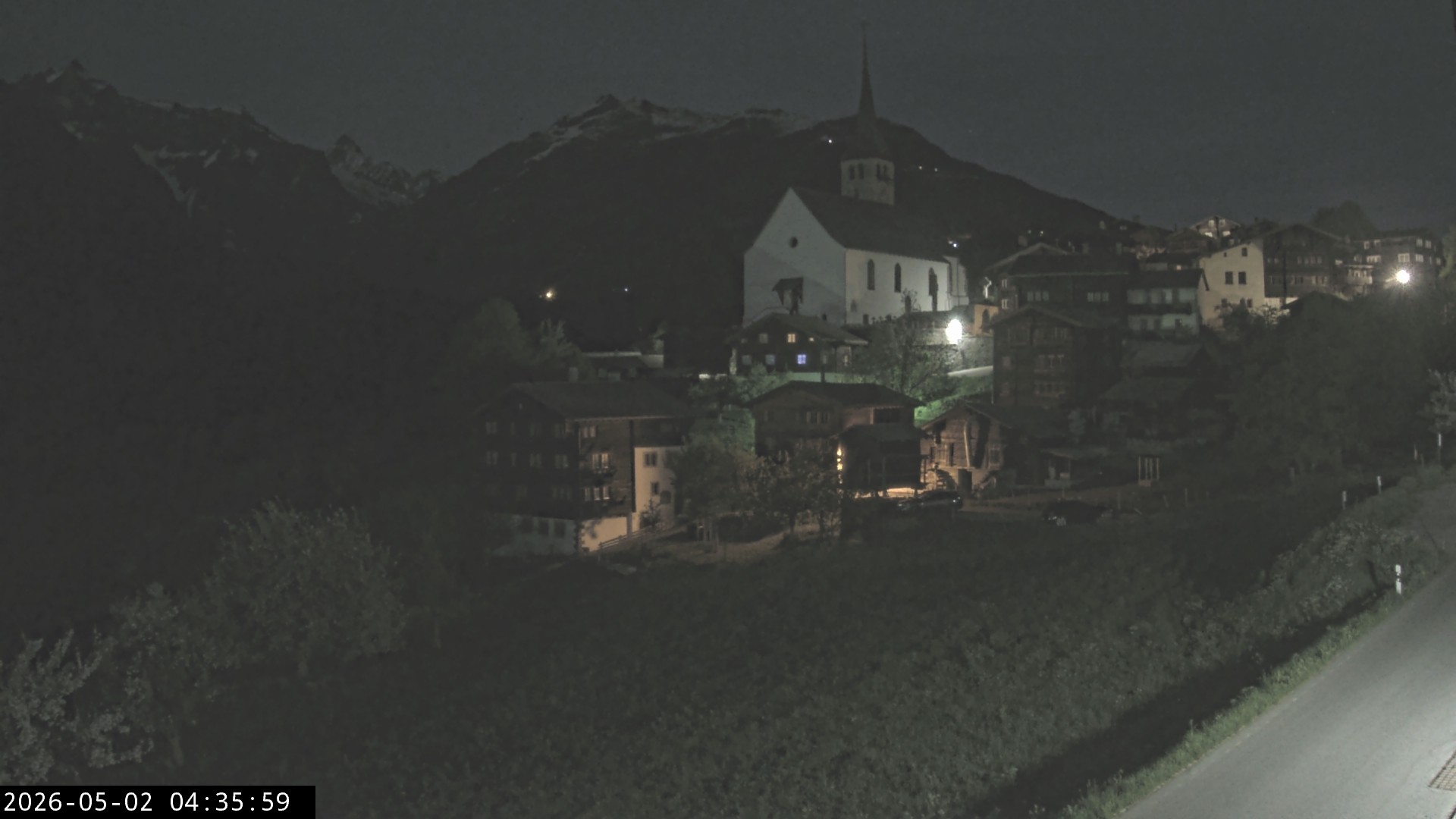 Archiv Foto Webcam Dorfansicht Ernen mit Kirche