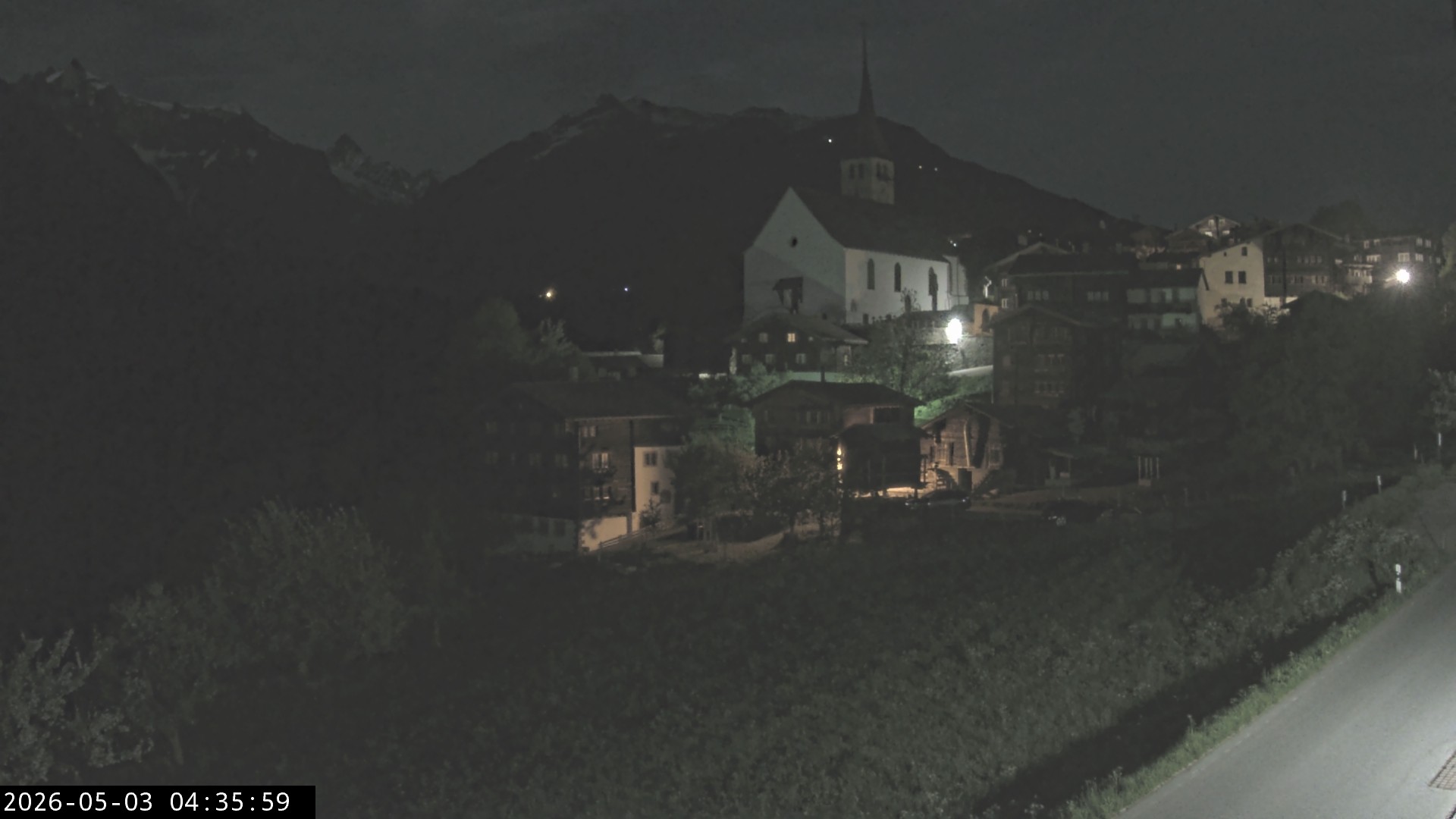 Archiv Foto Webcam Dorfansicht Ernen mit Kirche