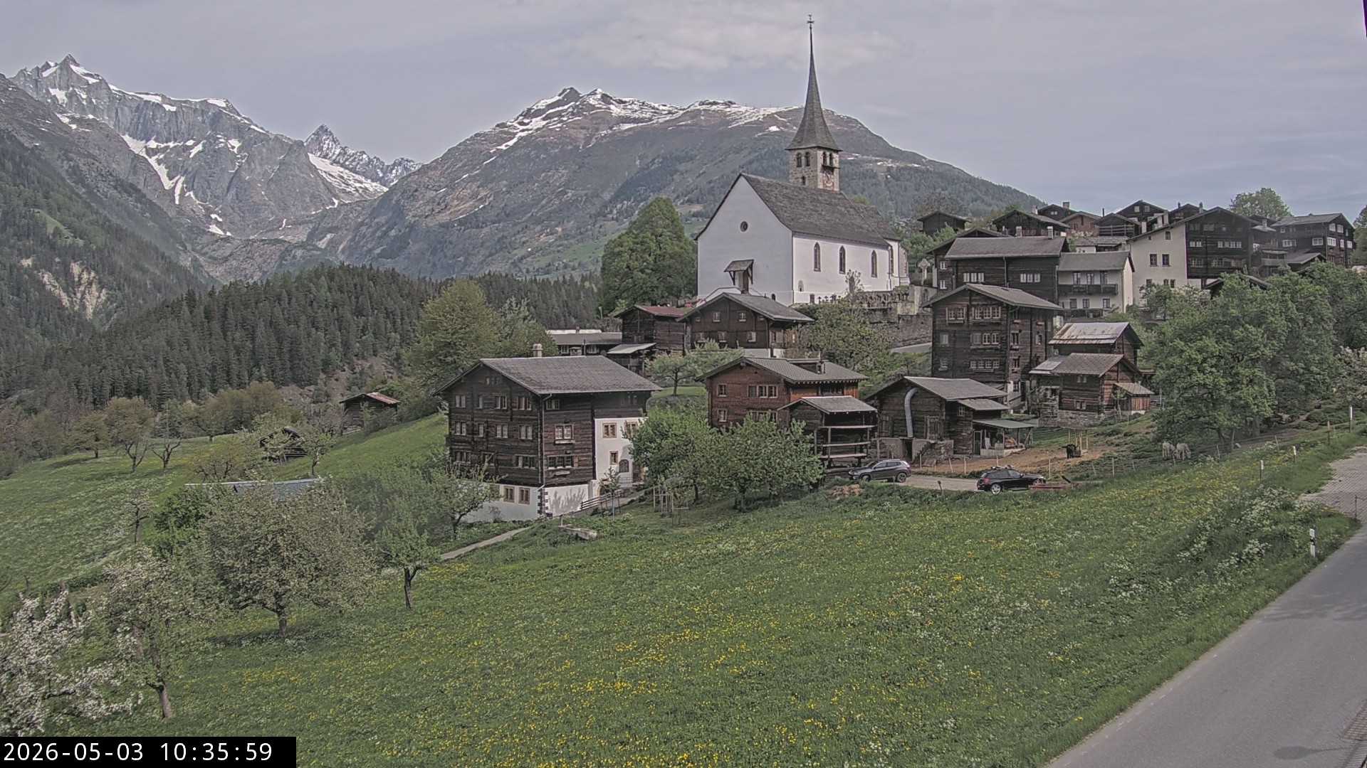 Archiv Foto Webcam Dorfansicht Ernen mit Kirche