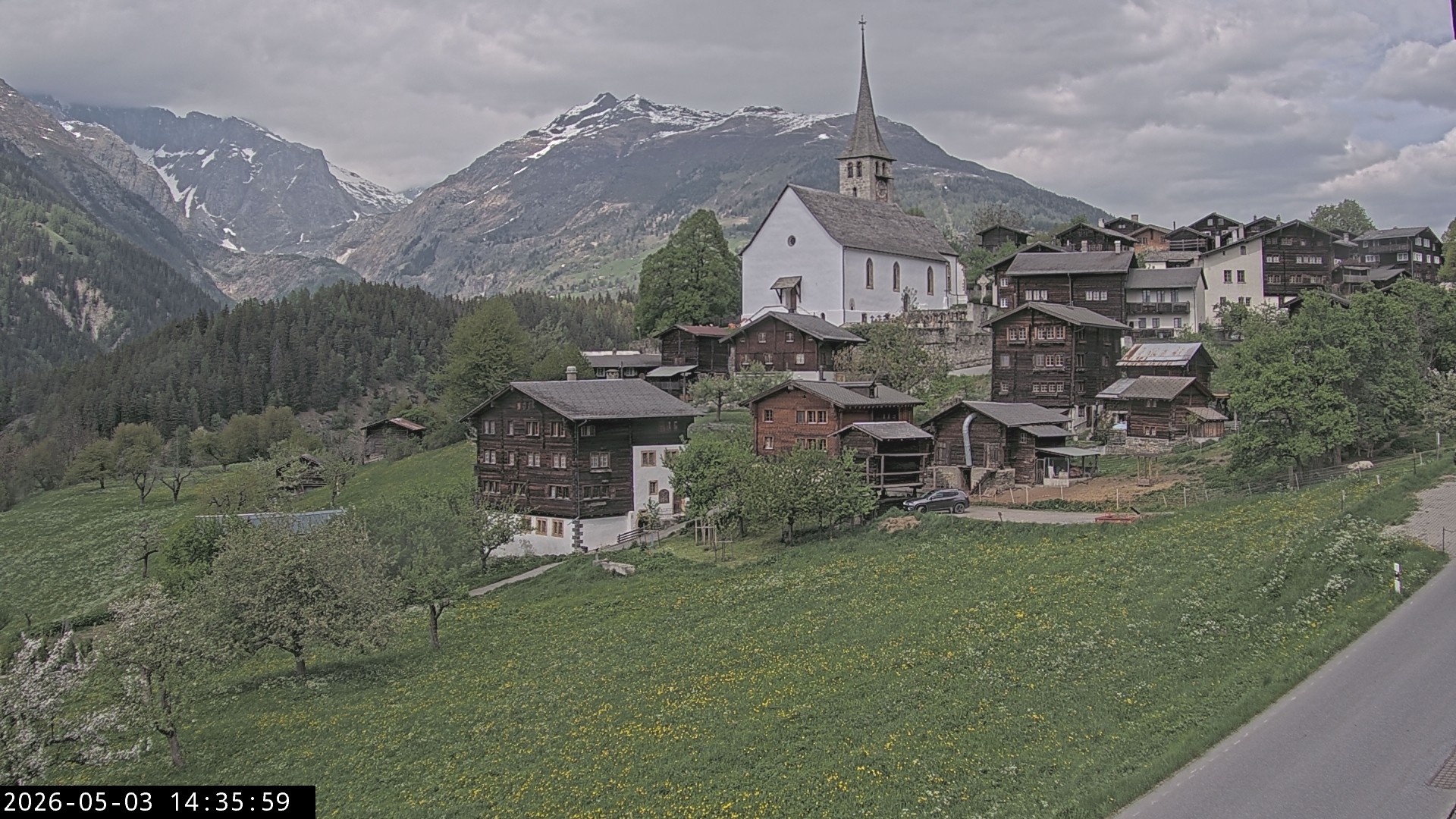 Archiv Foto Webcam Dorfansicht Ernen mit Kirche