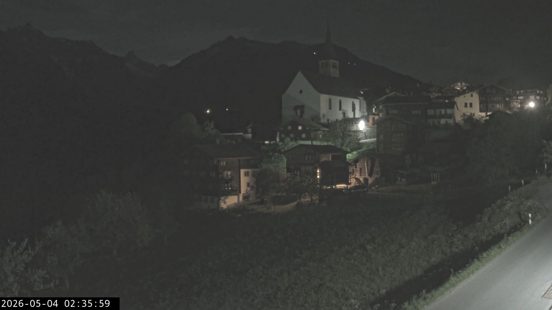 Archiv Foto Webcam Dorfansicht Ernen mit Kirche