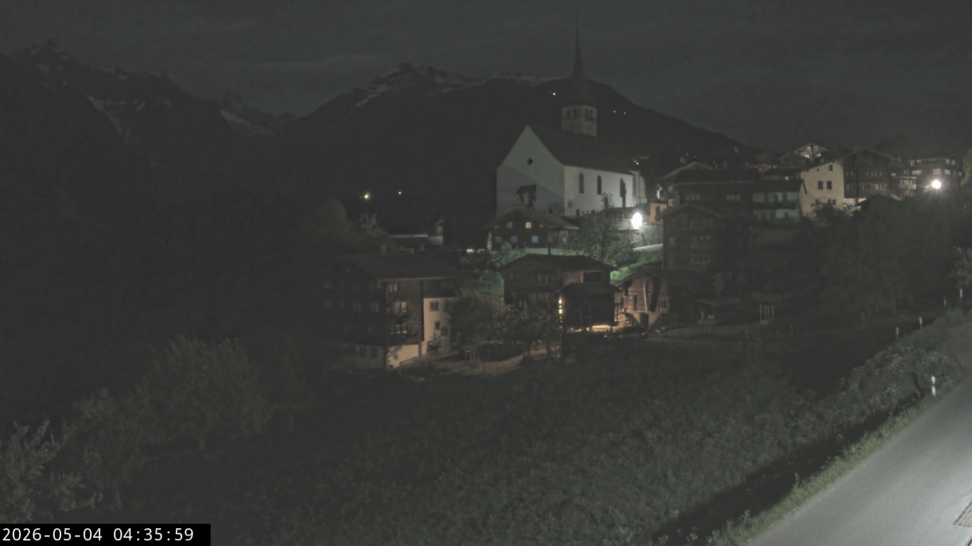 Archiv Foto Webcam Dorfansicht Ernen mit Kirche