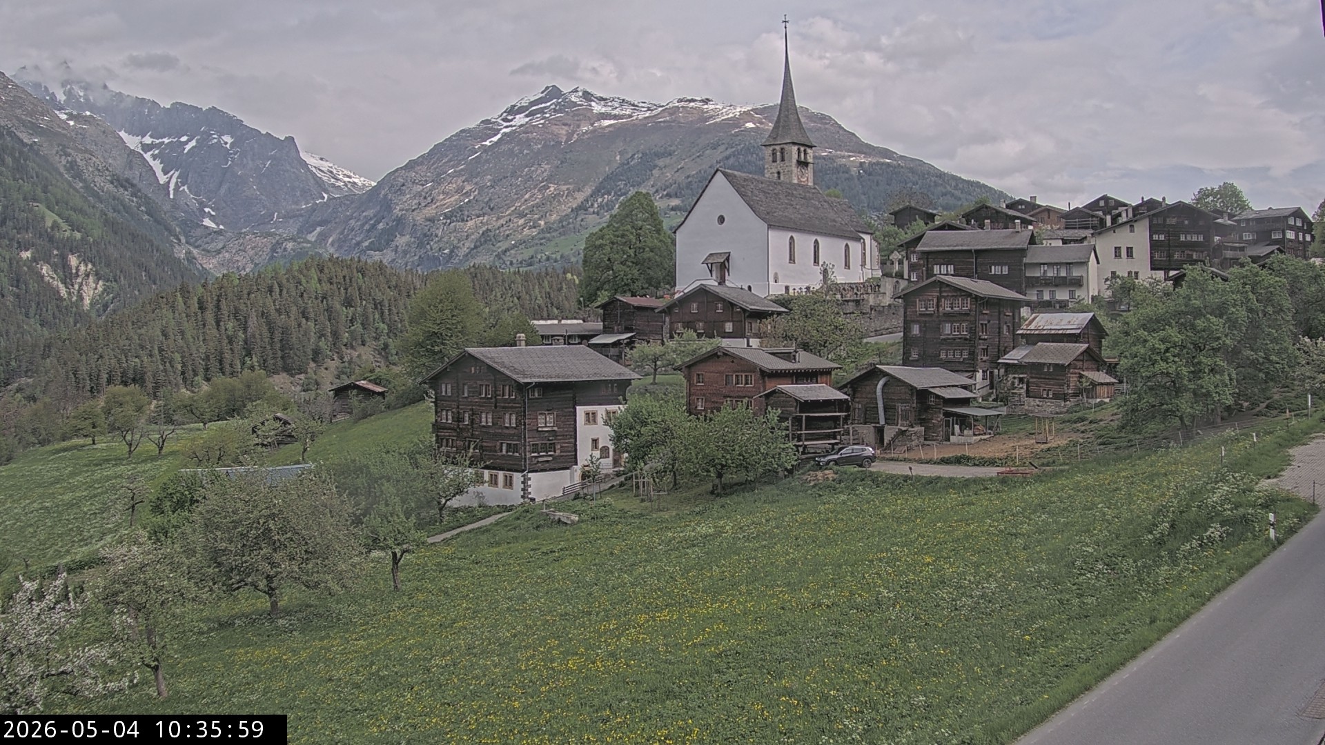 Archiv Foto Webcam Dorfansicht Ernen mit Kirche