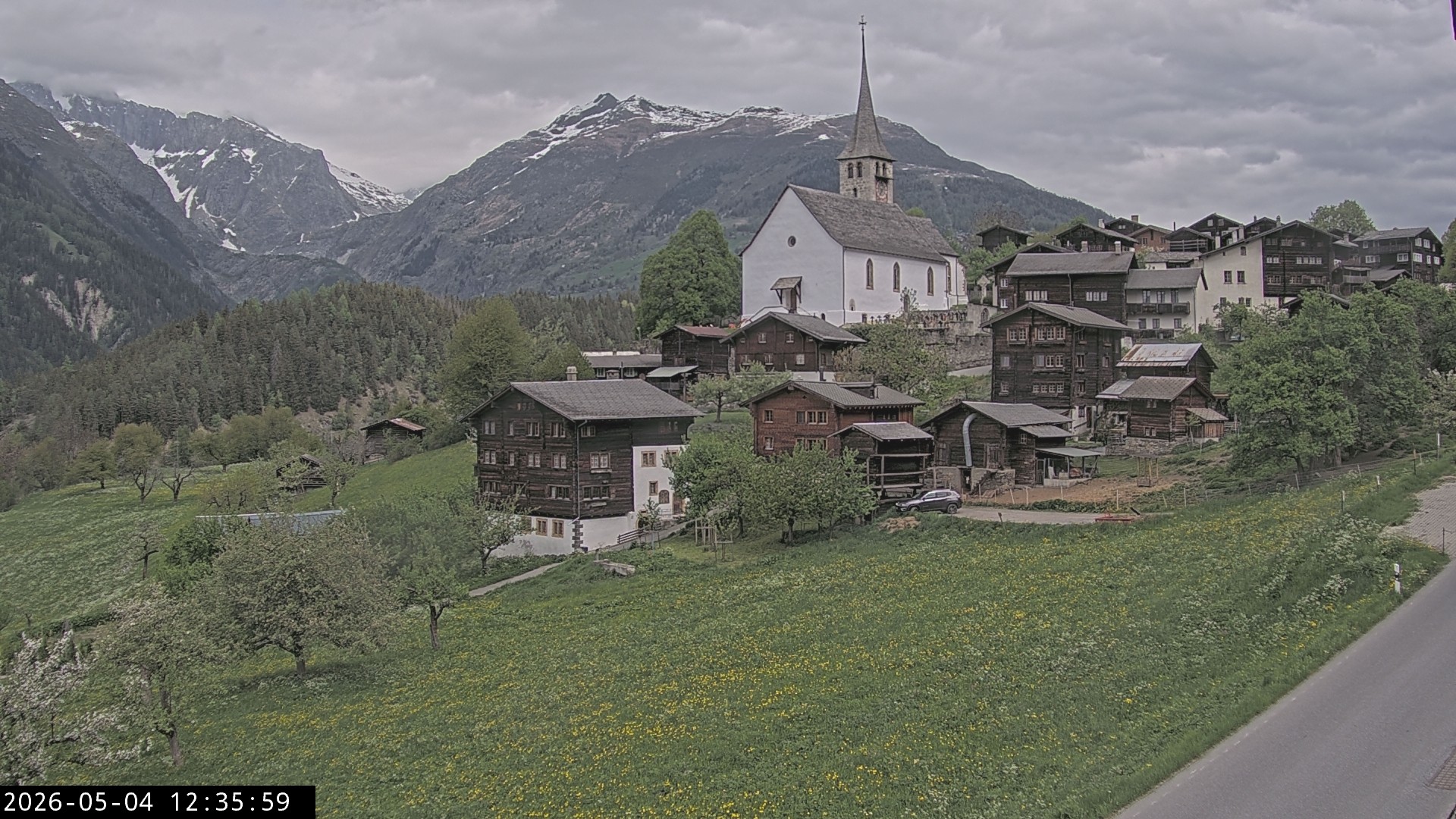 Archiv Foto Webcam Dorfansicht Ernen mit Kirche