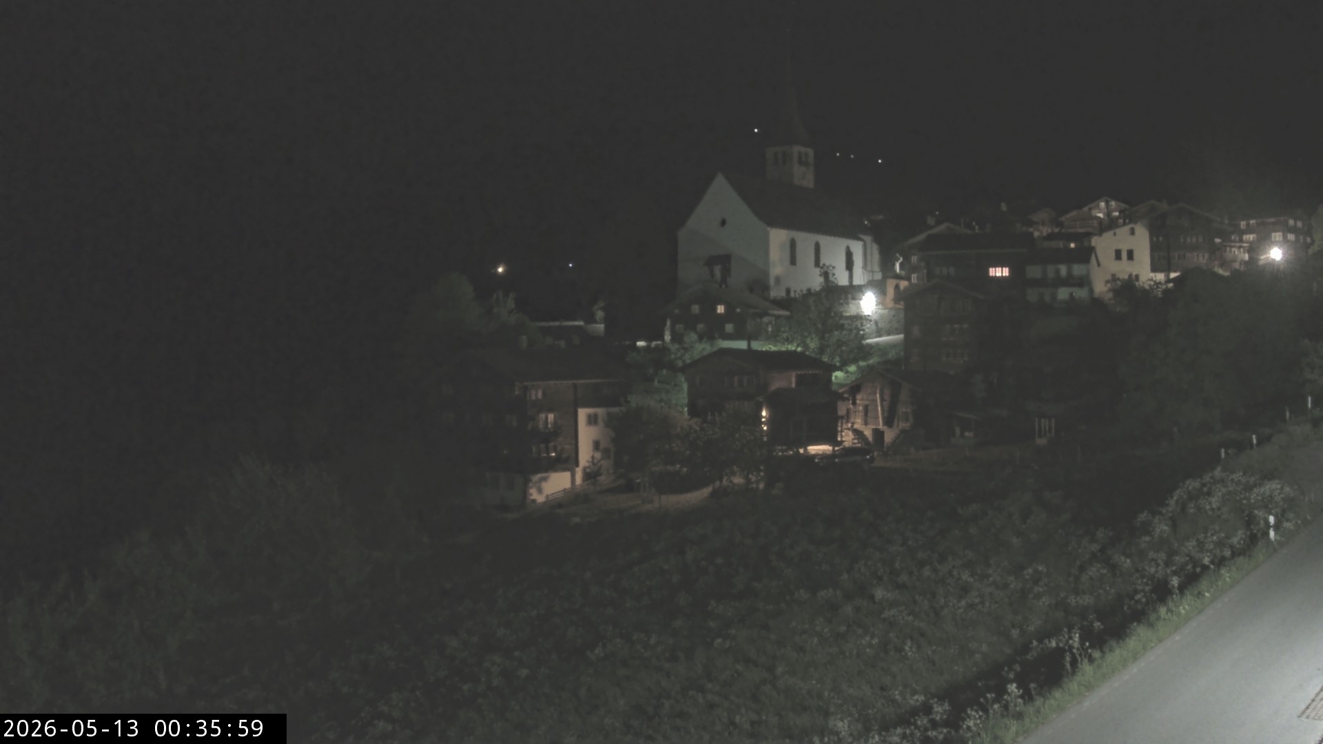 Archiv Foto Webcam Dorfansicht Ernen mit Kirche