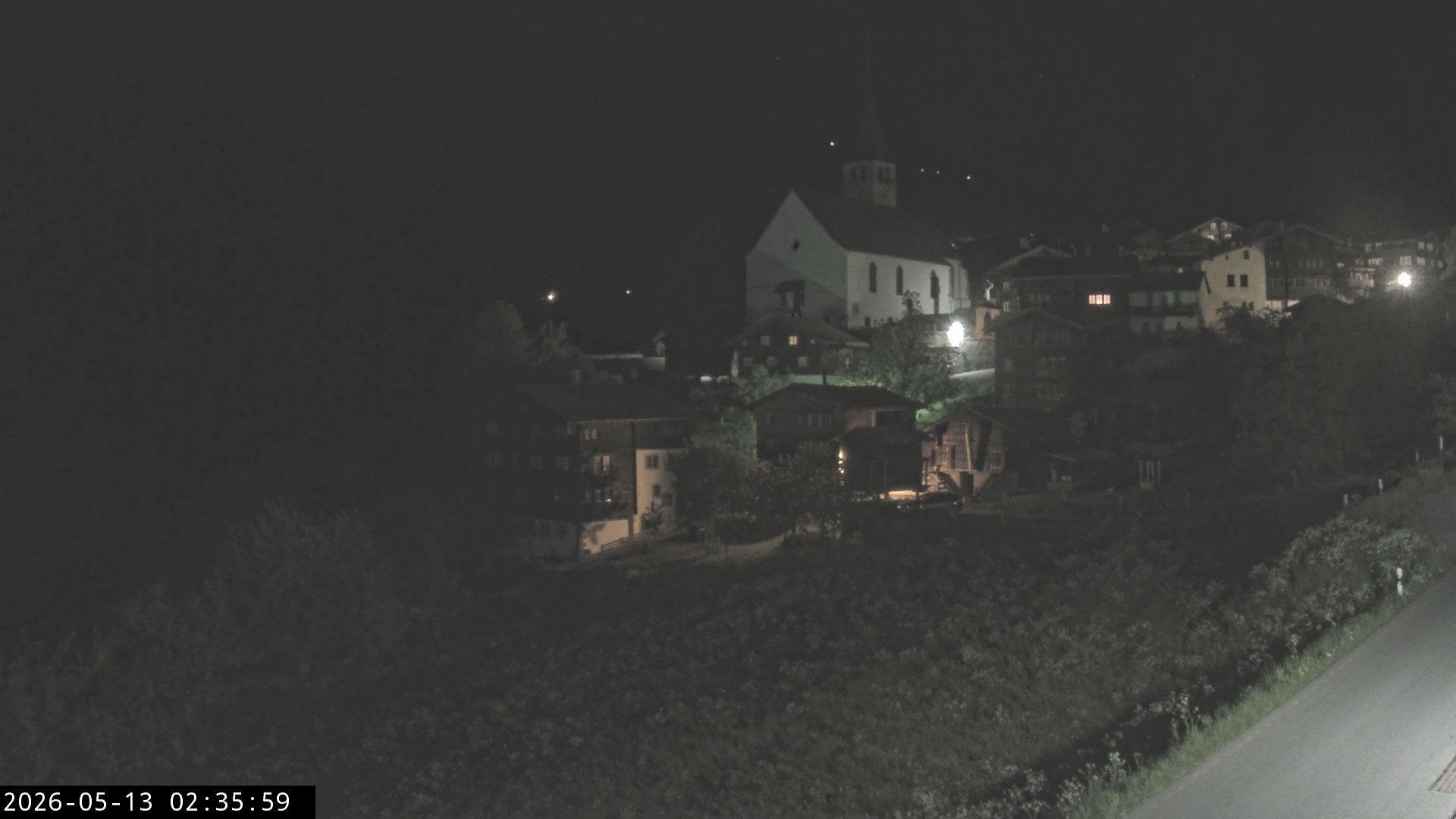Archiv Foto Webcam Dorfansicht Ernen mit Kirche