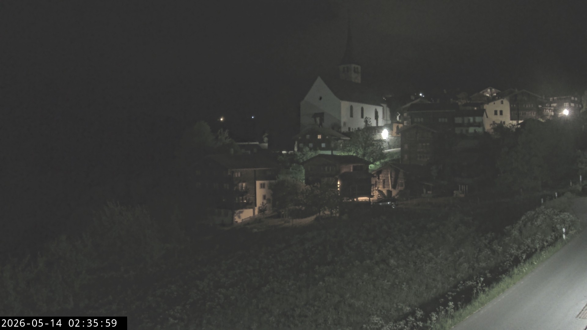 Archiv Foto Webcam Dorfansicht Ernen mit Kirche