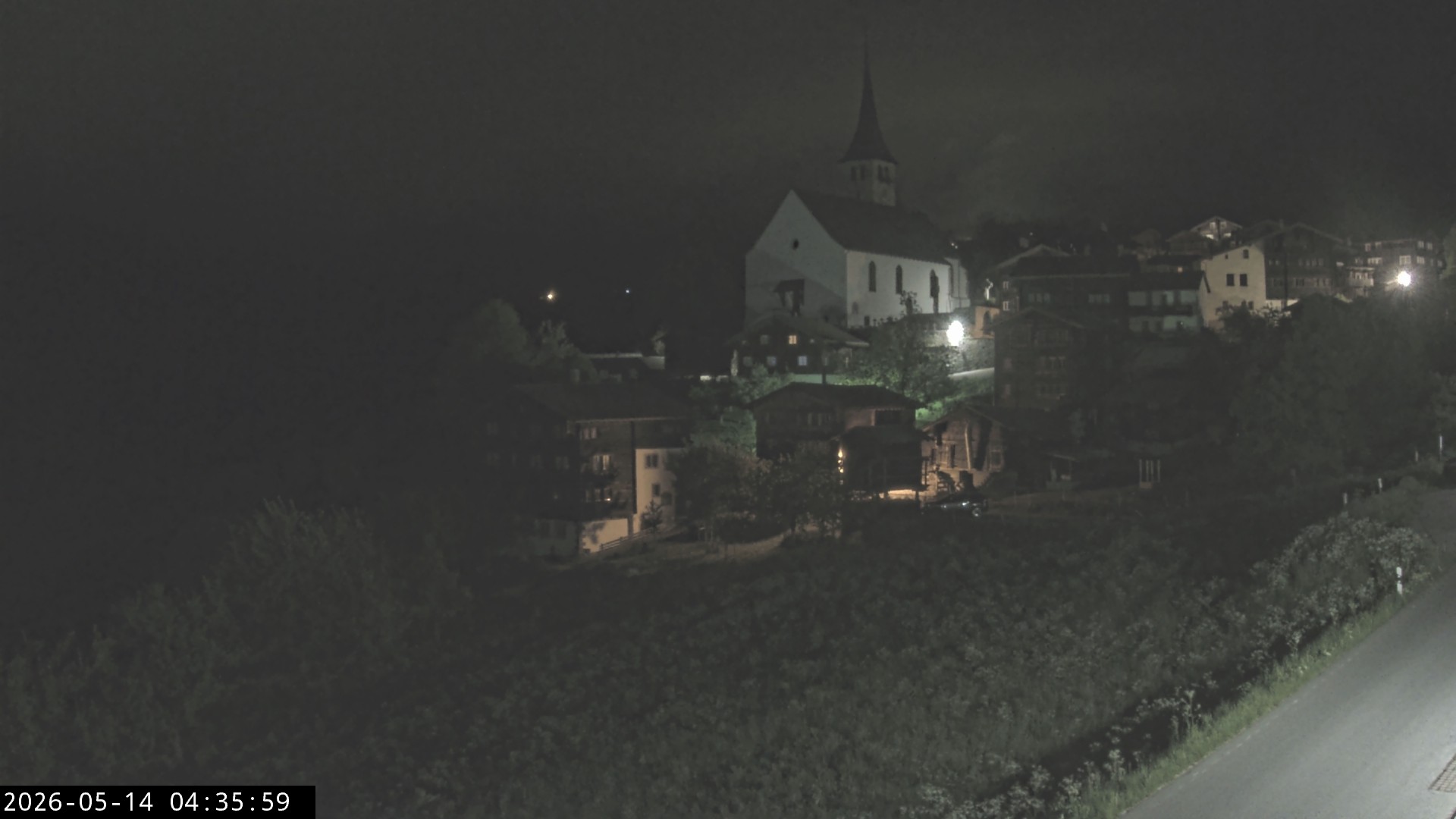 Archiv Foto Webcam Dorfansicht Ernen mit Kirche