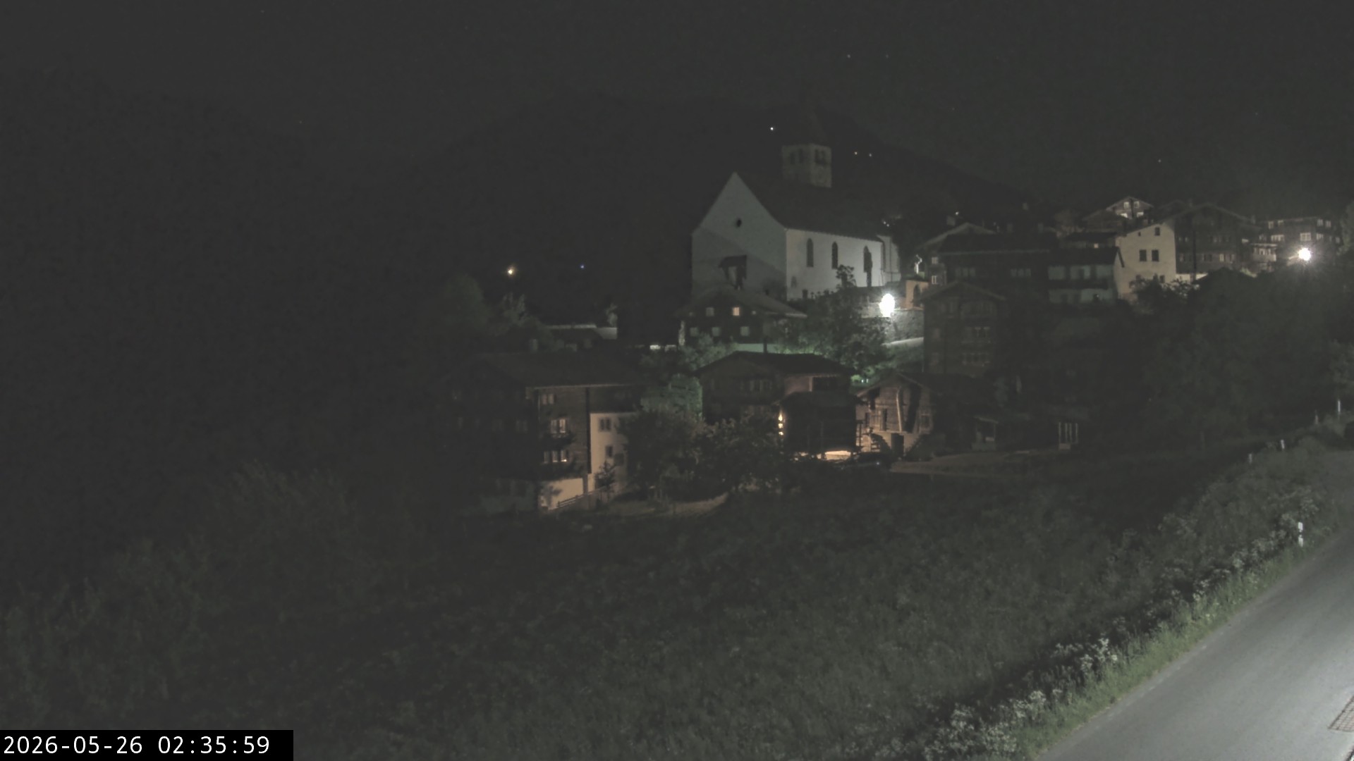 Archiv Foto Webcam Dorfansicht Ernen mit Kirche