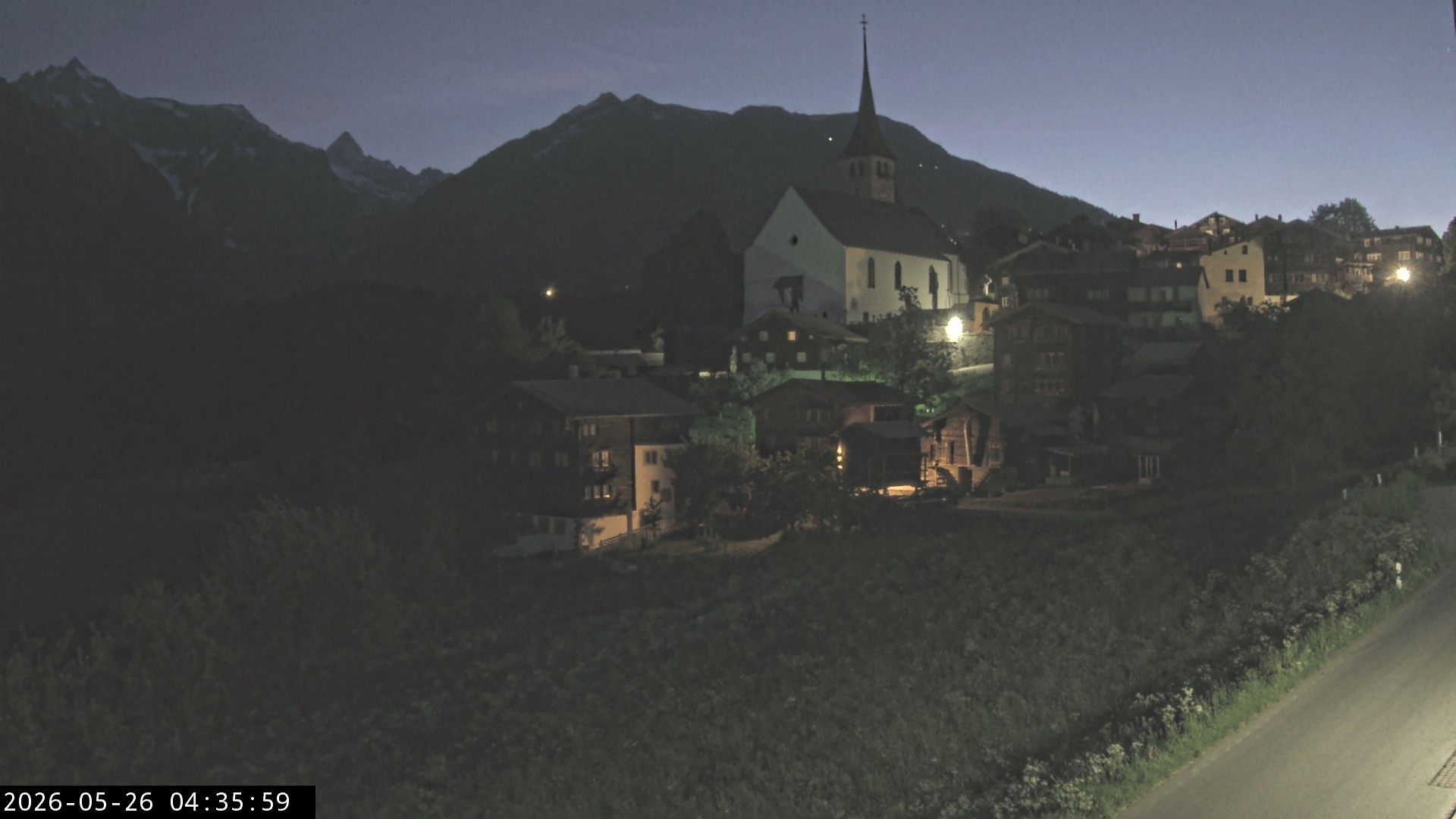 Archiv Foto Webcam Dorfansicht Ernen mit Kirche